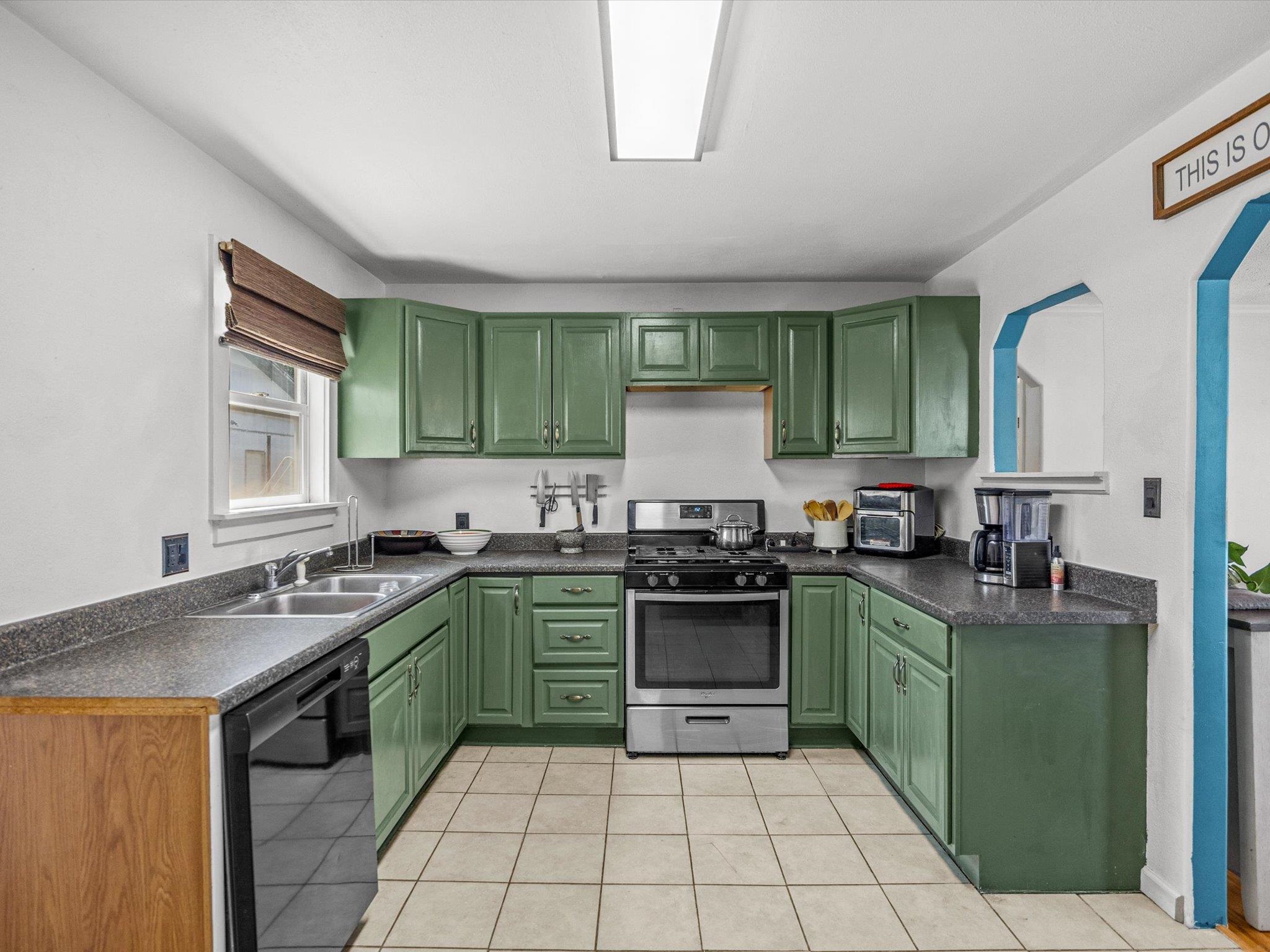 2977 Meeker Street Property Photo 5