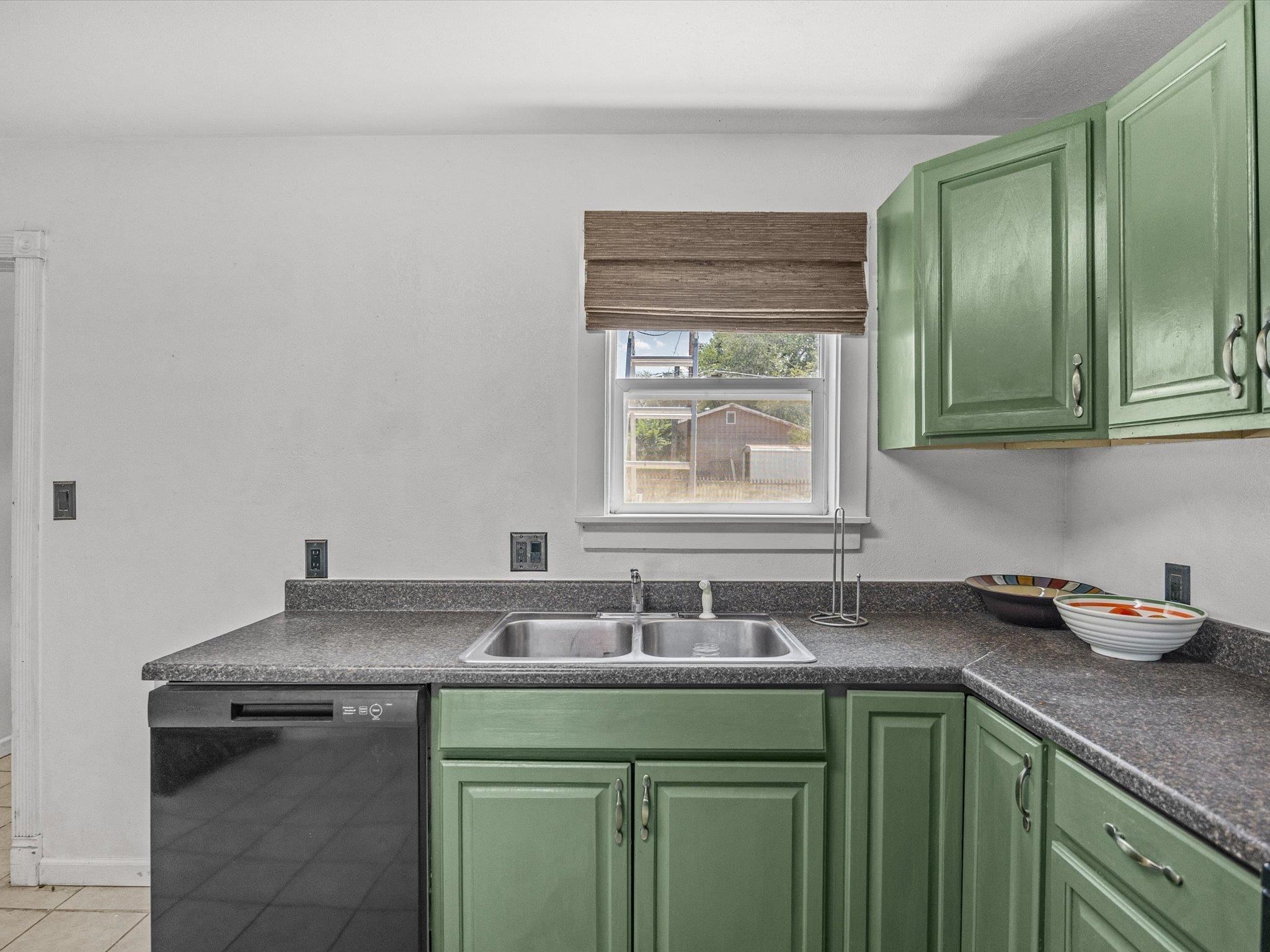 2977 Meeker Street Property Photo 6