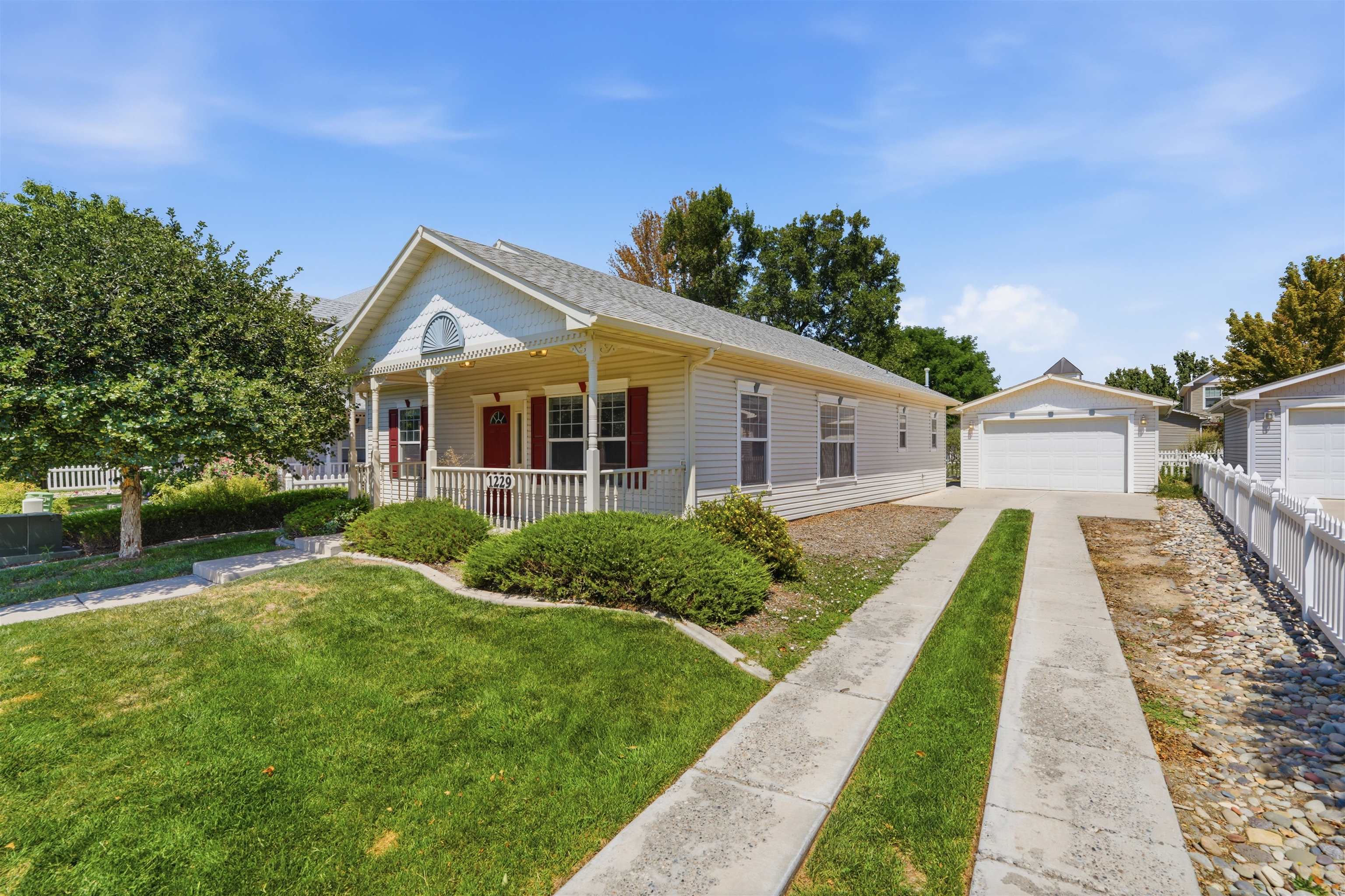 1229 Windsor Park Drive Property Photo 1