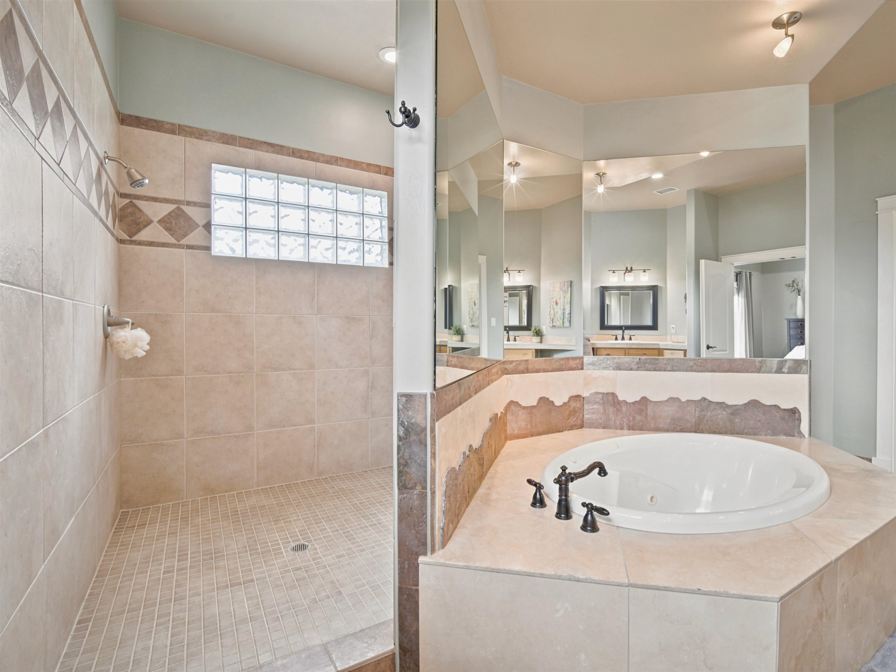 690 Tranquil Trail Property Photo 18