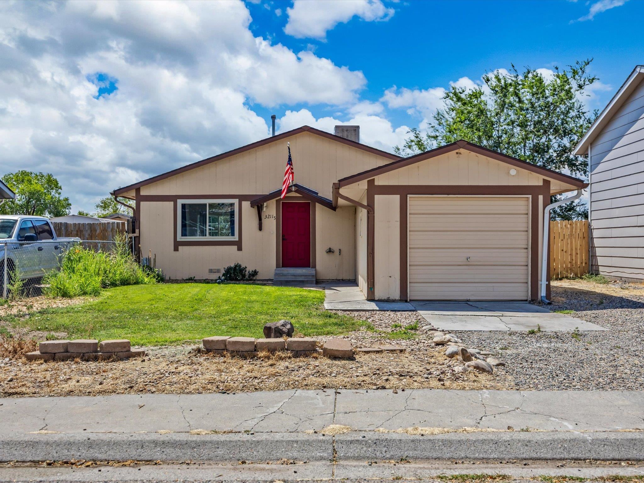 3211 1/2 Bunting Avenue Property Photo 1