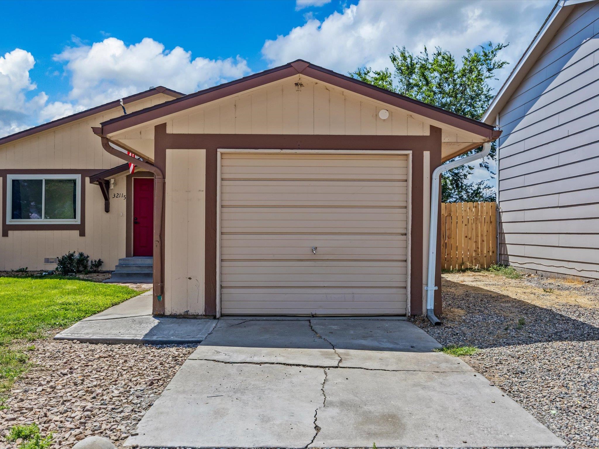 3211 1/2 Bunting Avenue Property Photo 4