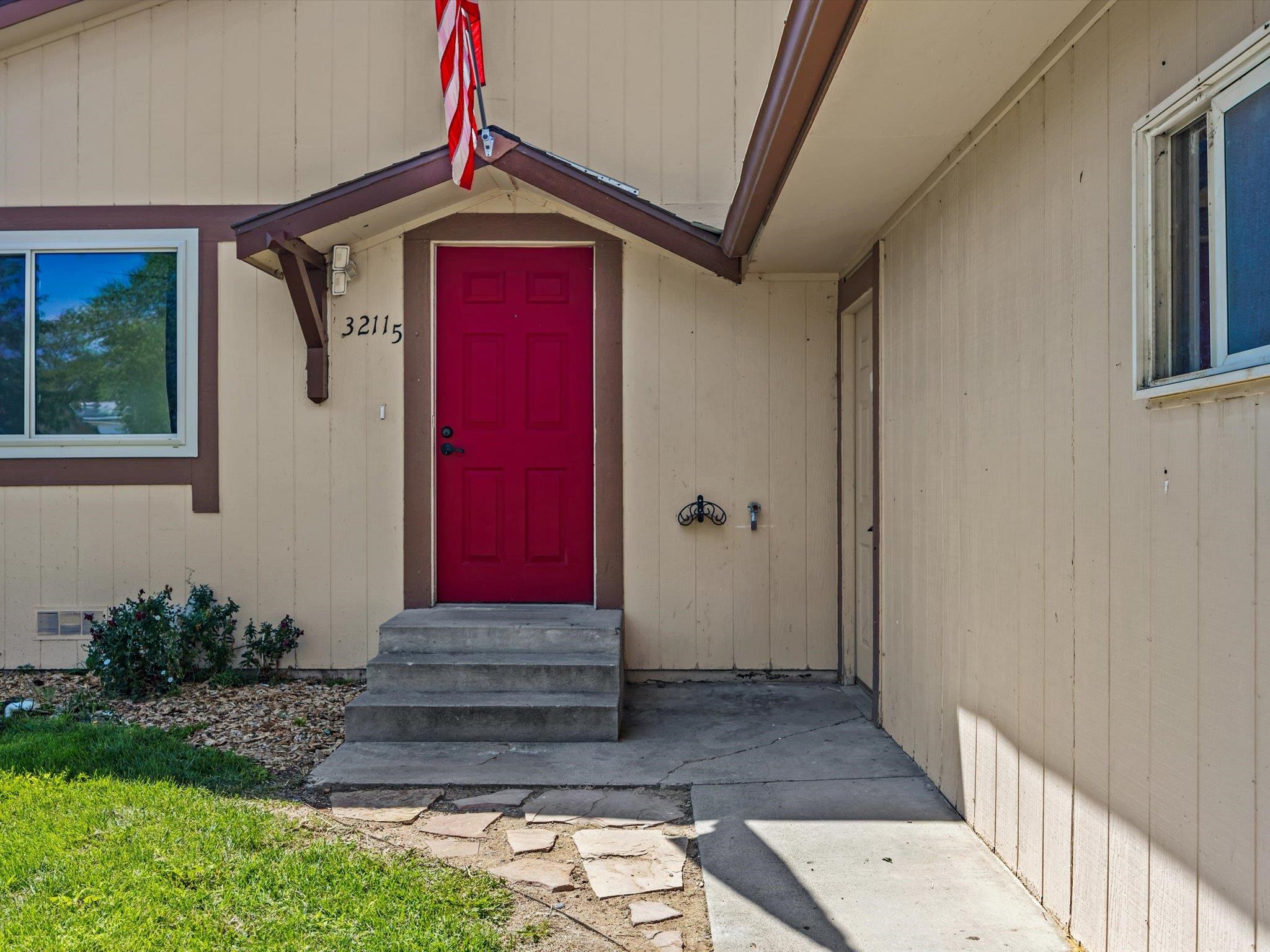 3211 1/2 Bunting Avenue Property Photo 5