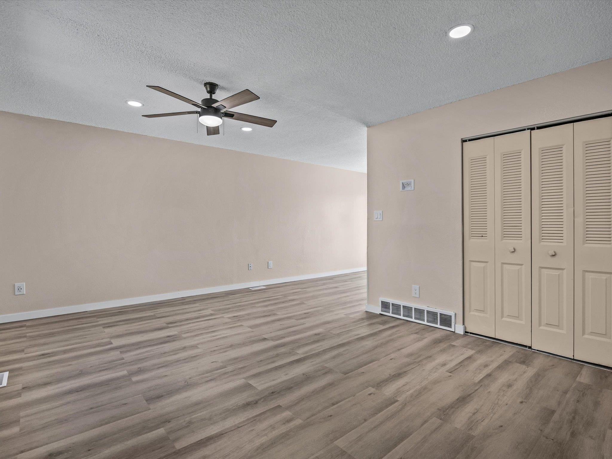 3211 1/2 Bunting Avenue Property Photo 6
