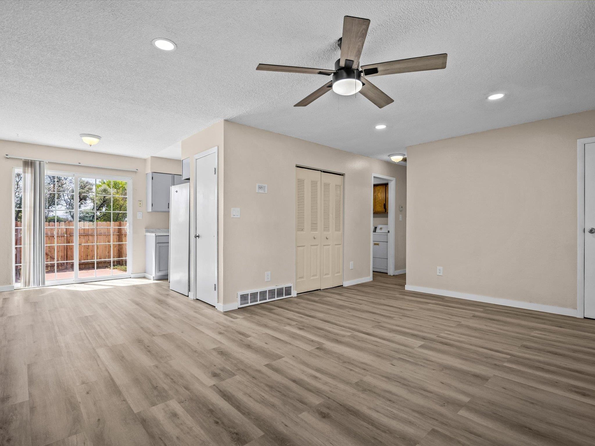 3211 1/2 Bunting Avenue Property Photo 7