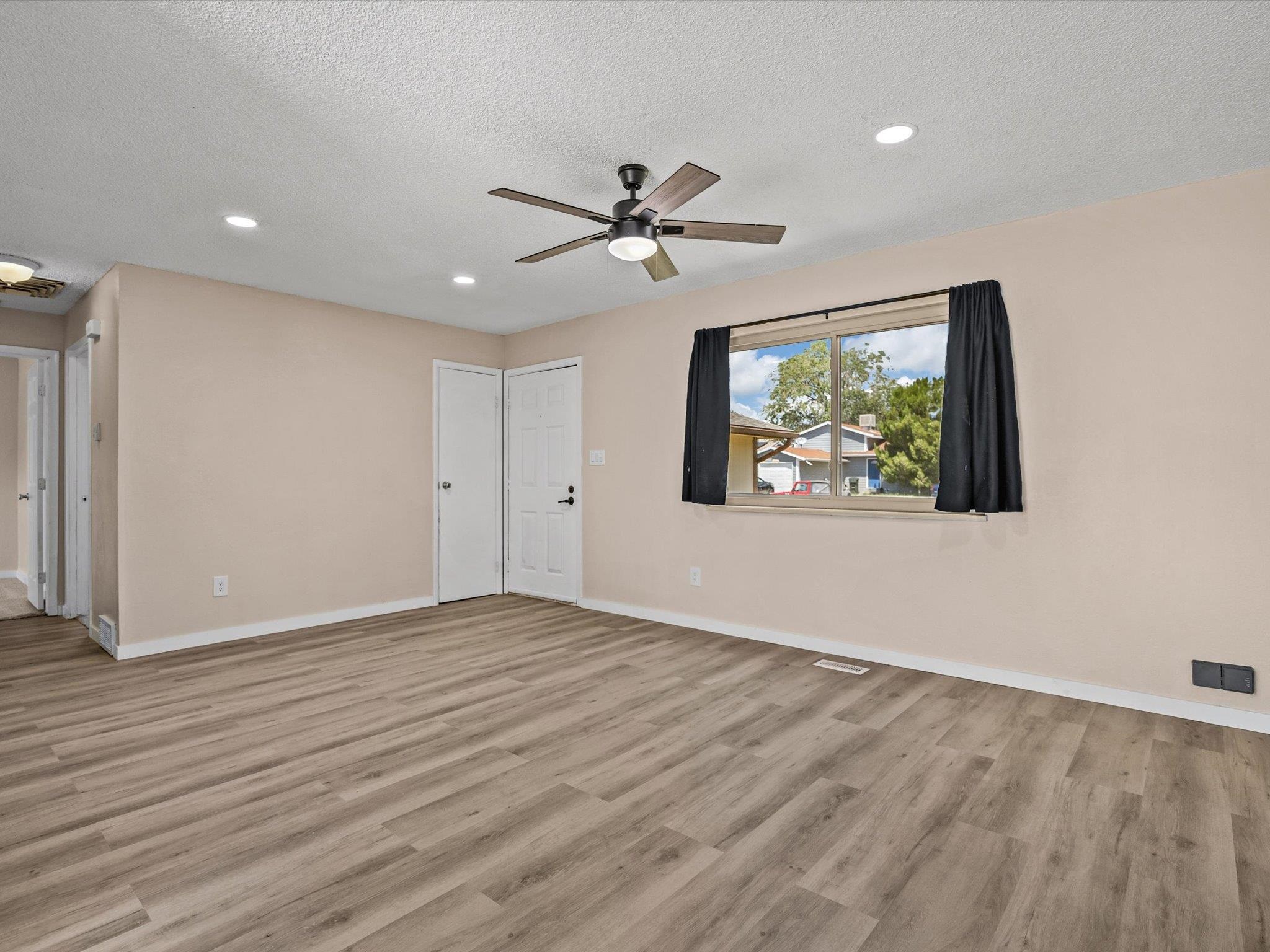 3211 1/2 Bunting Avenue Property Photo 8