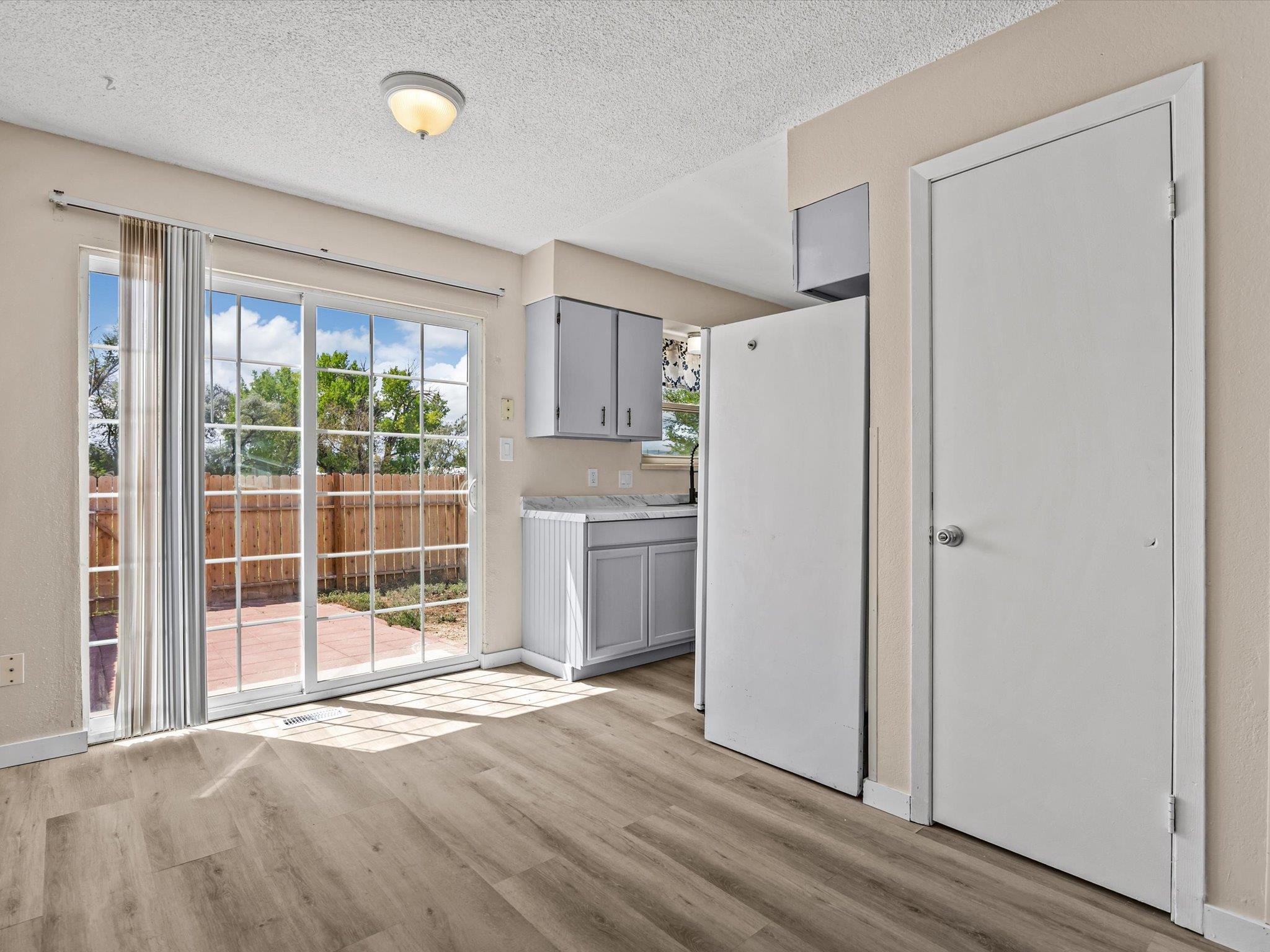 3211 1/2 Bunting Avenue Property Photo 10