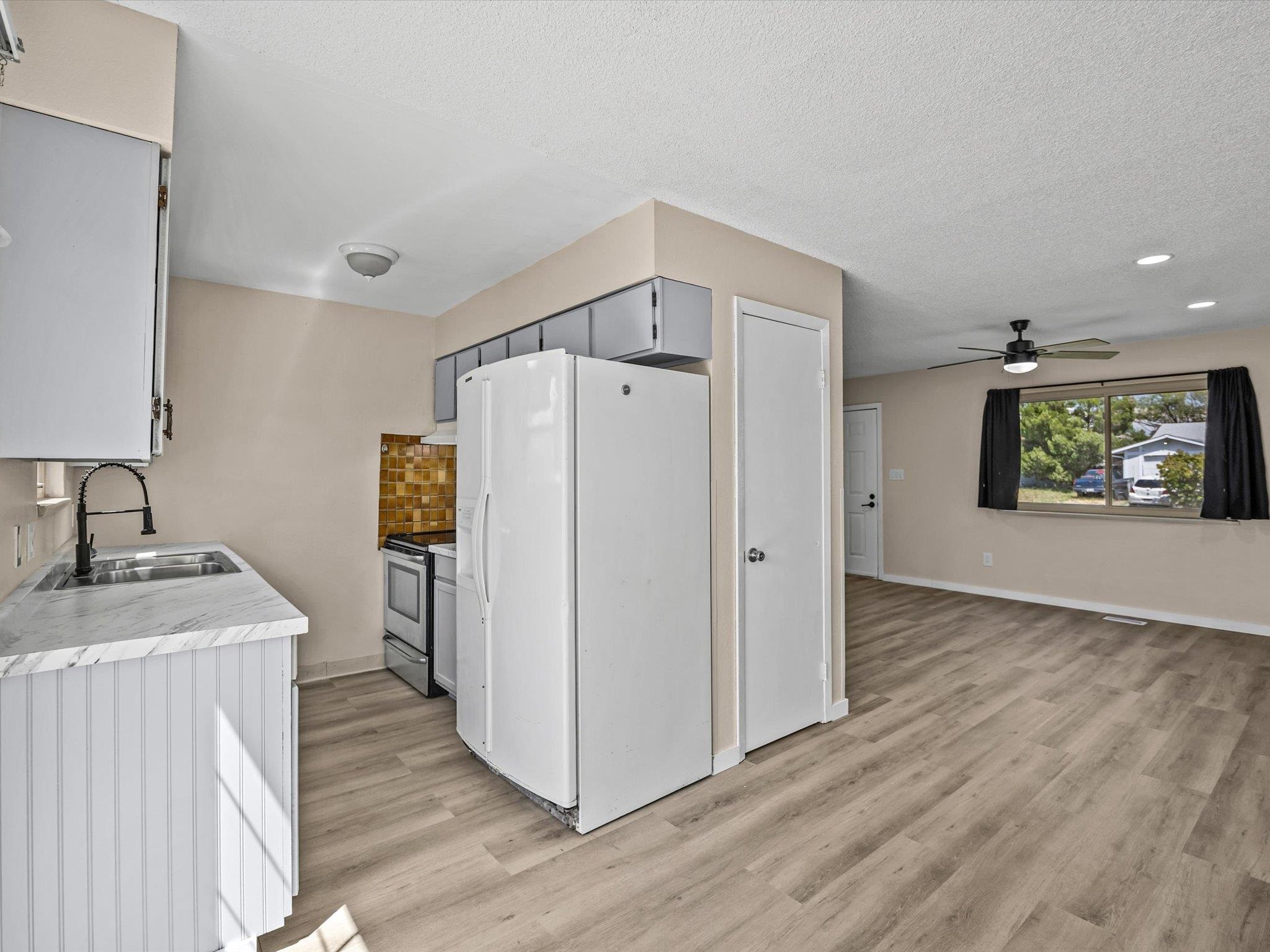 3211 1/2 Bunting Avenue Property Photo 11
