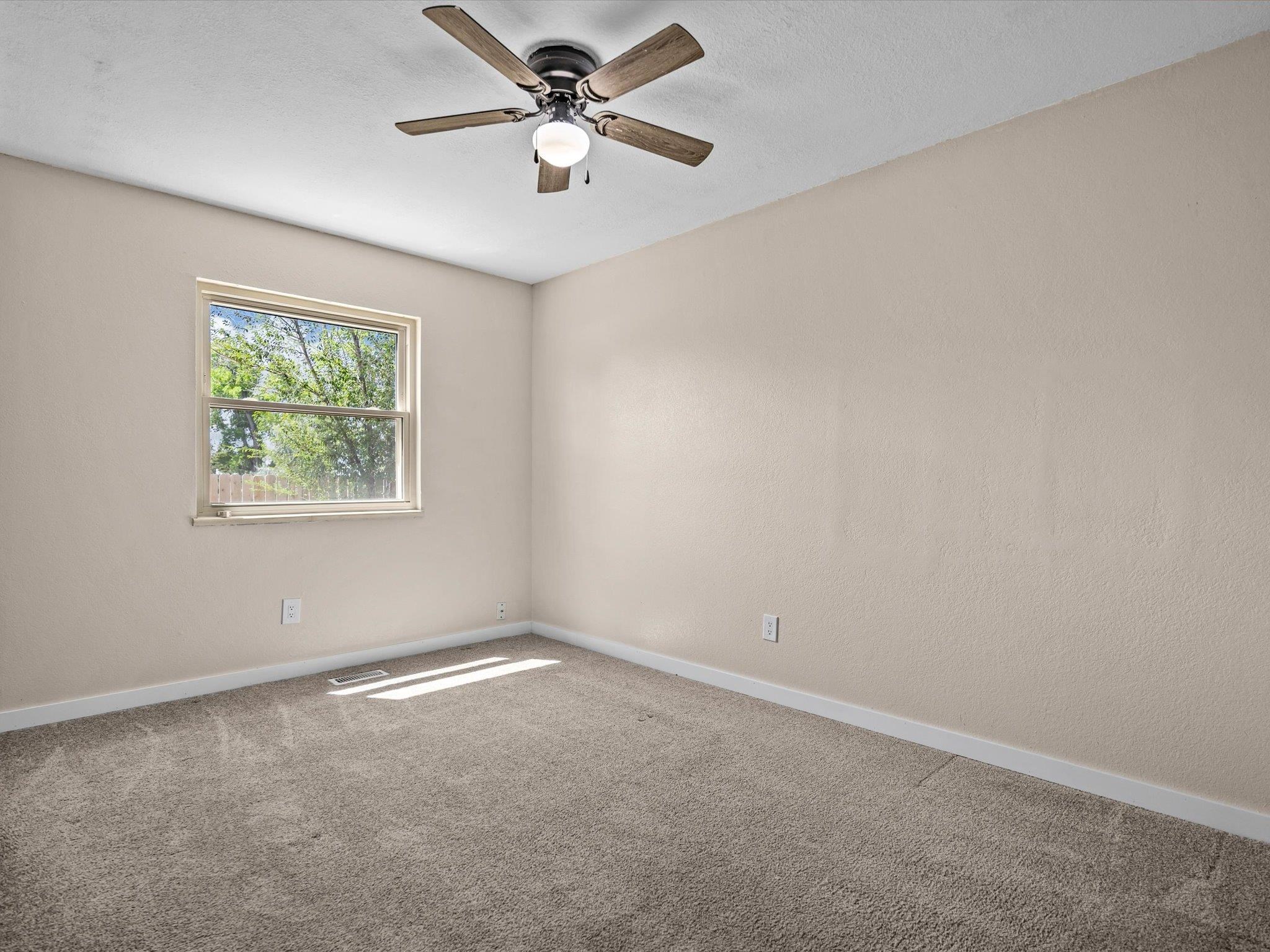 3211 1/2 Bunting Avenue Property Photo 16