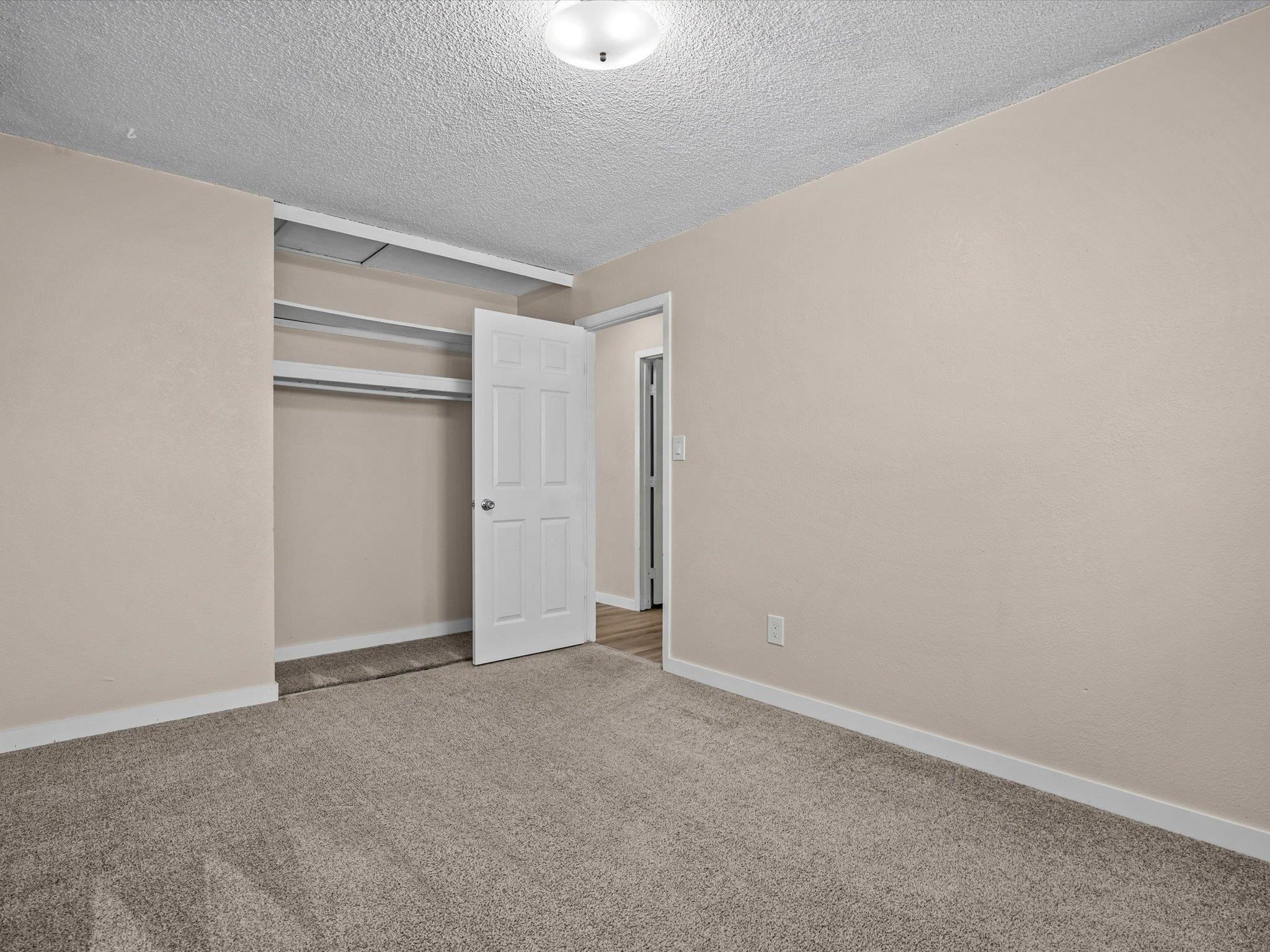 3211 1/2 Bunting Avenue Property Photo 20