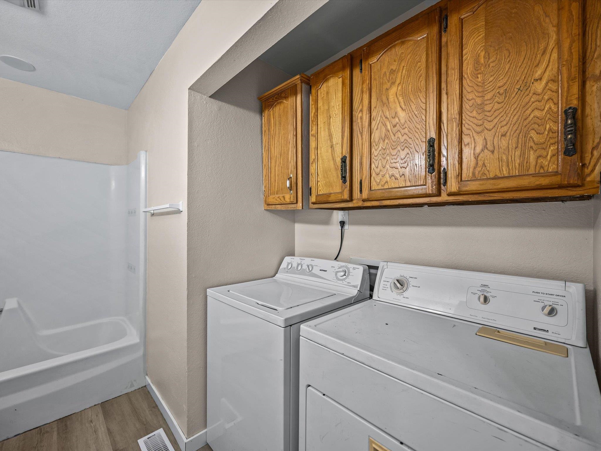 3211 1/2 Bunting Avenue Property Photo 22