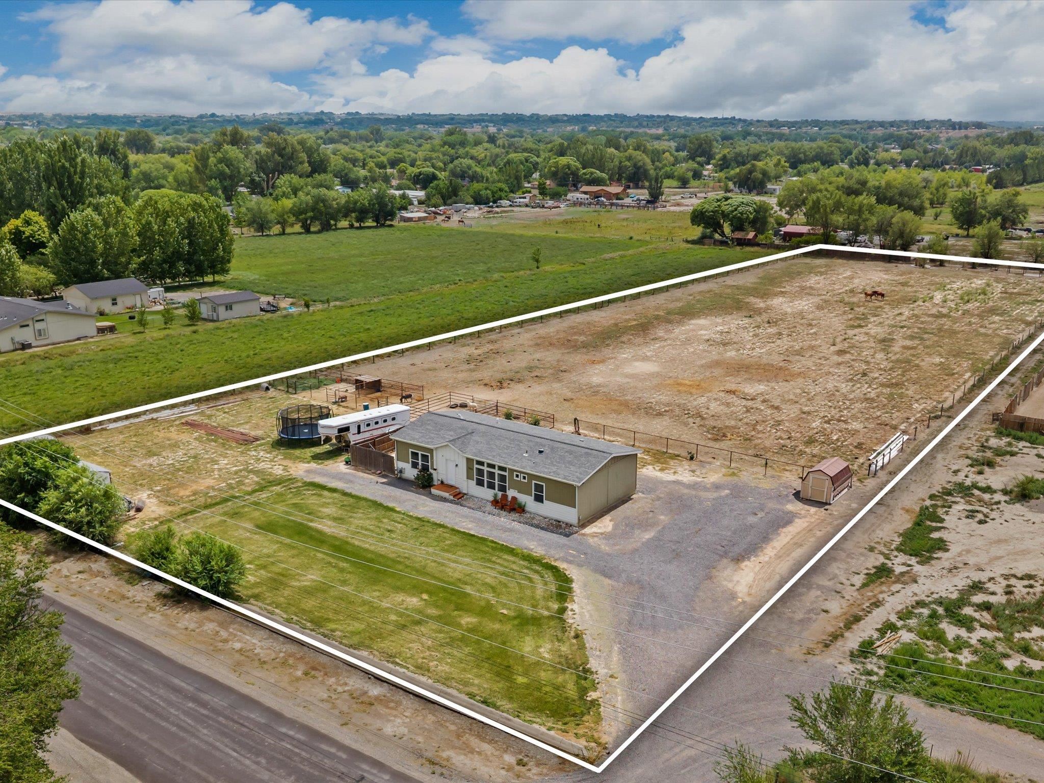 1557 I Road Property Photo 2