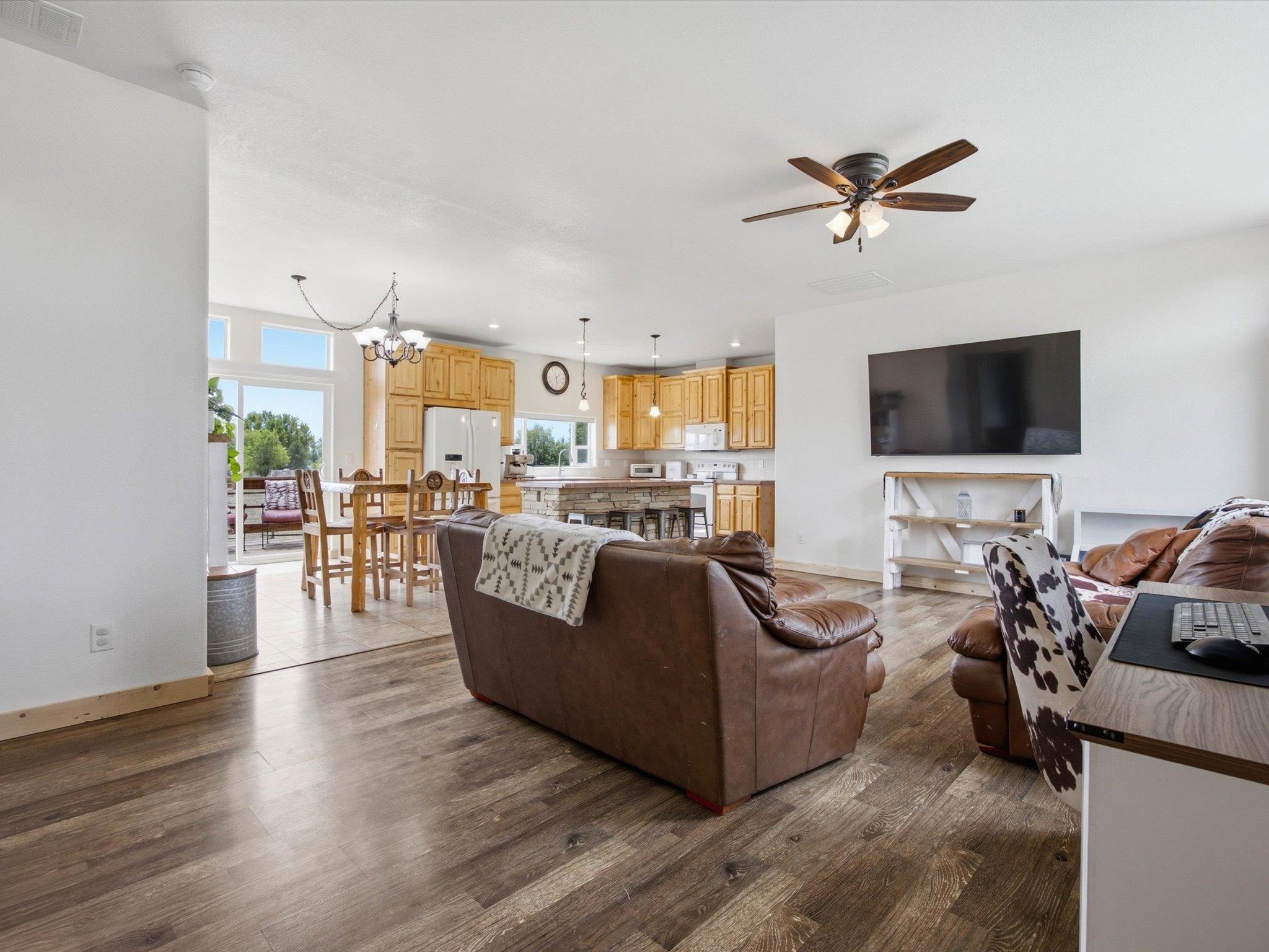 1557 I Road Property Photo 4