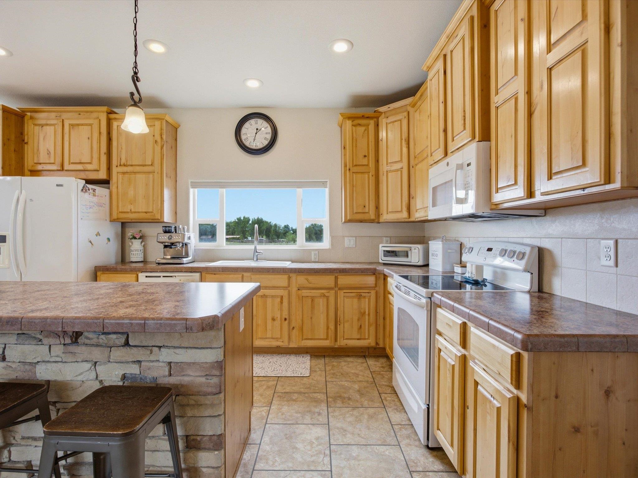 1557 I Road Property Photo 6