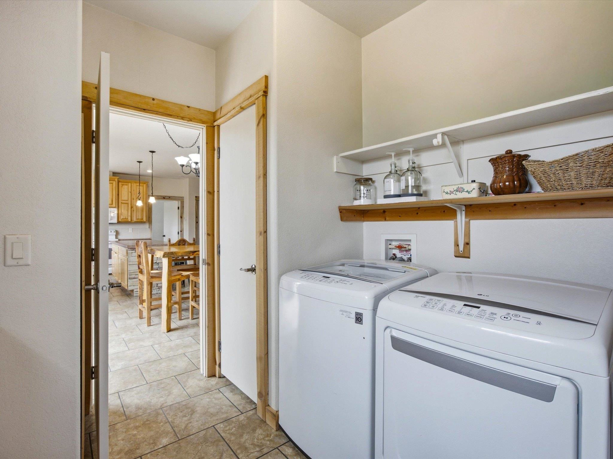 1557 I Road Property Photo 18