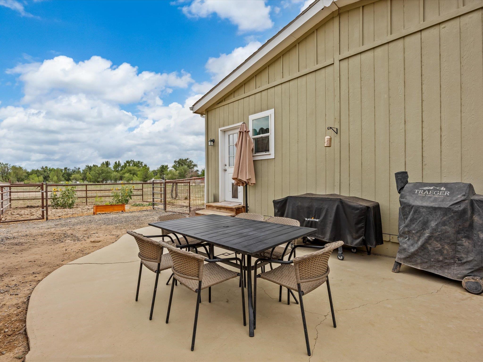 1557 I Road Property Photo 19