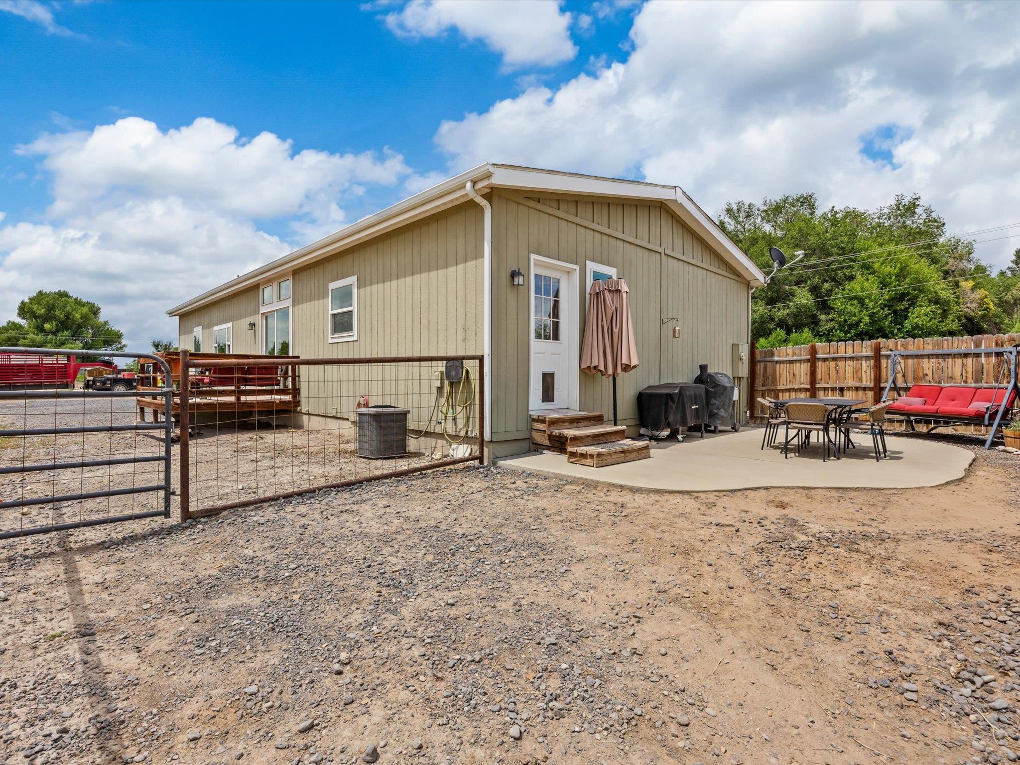 1557 I Road Property Photo 20