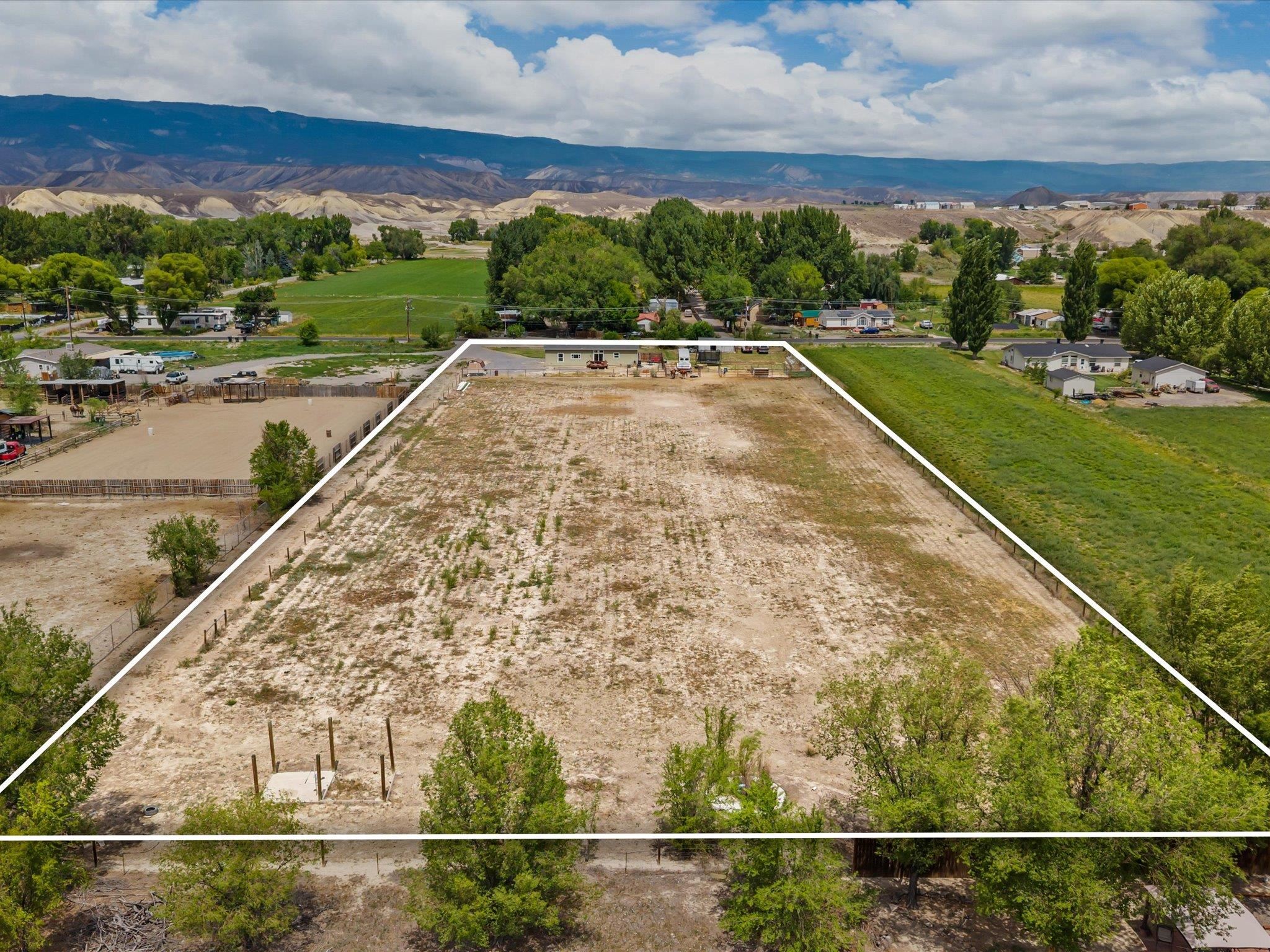 1557 I Road Property Photo 23