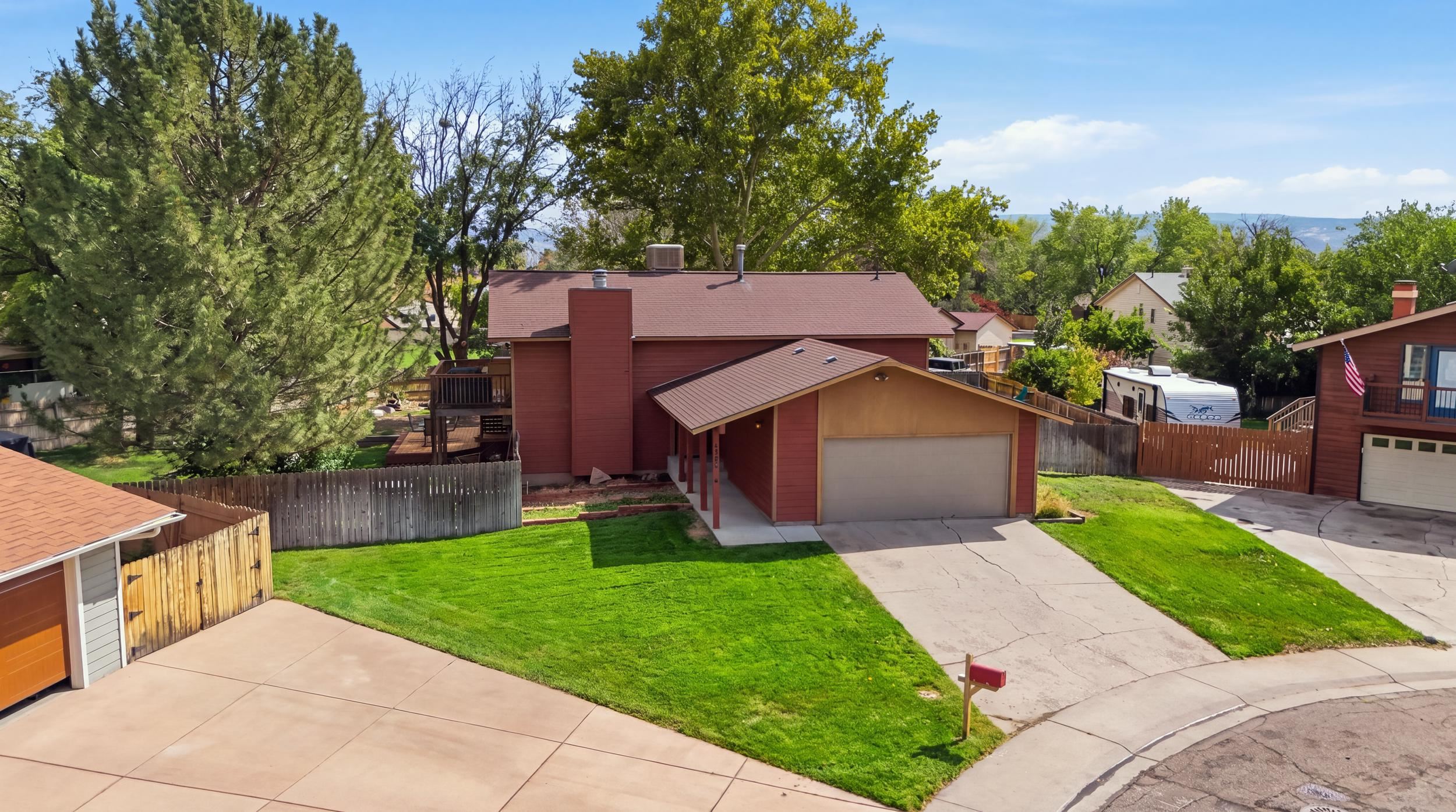 2902 Violet Place Property Photo 2