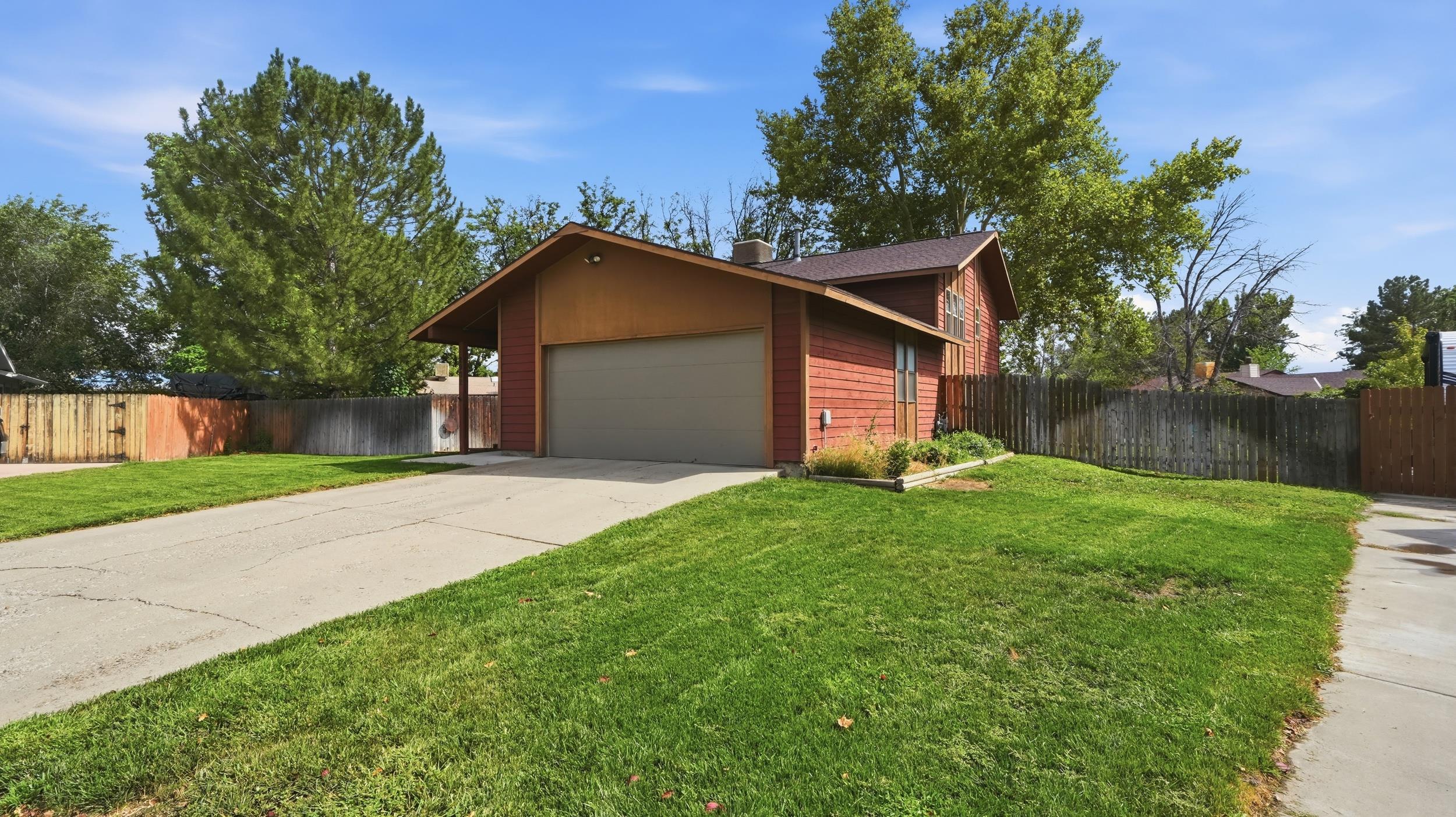 2902 Violet Place Property Photo 3