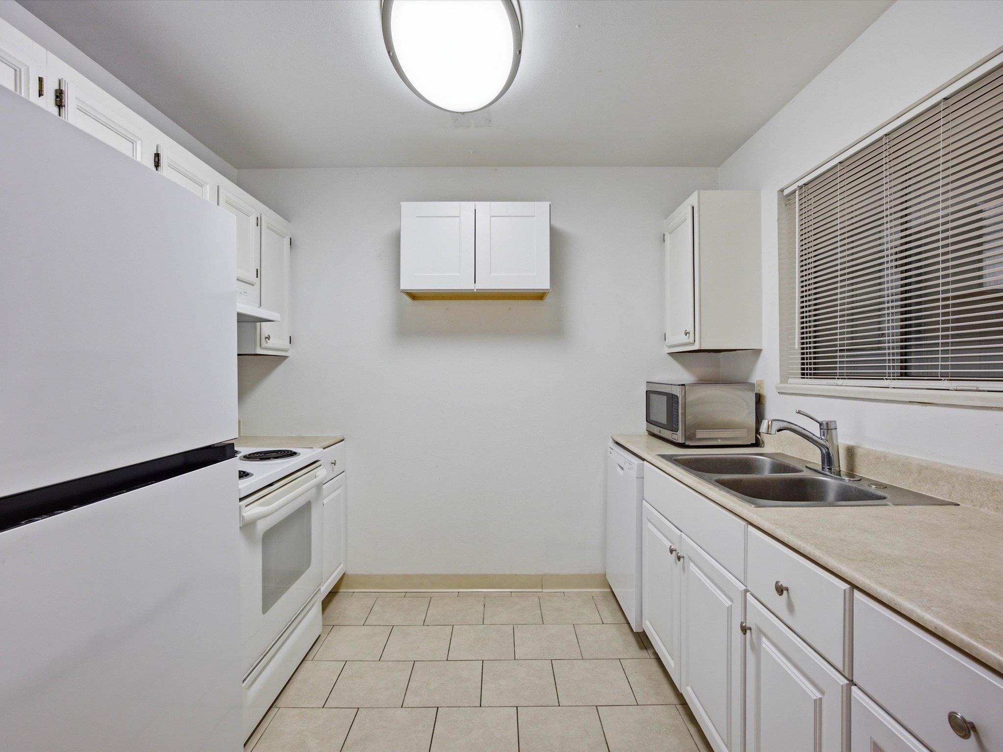 3233 Lakeside Drive Property Photo 2