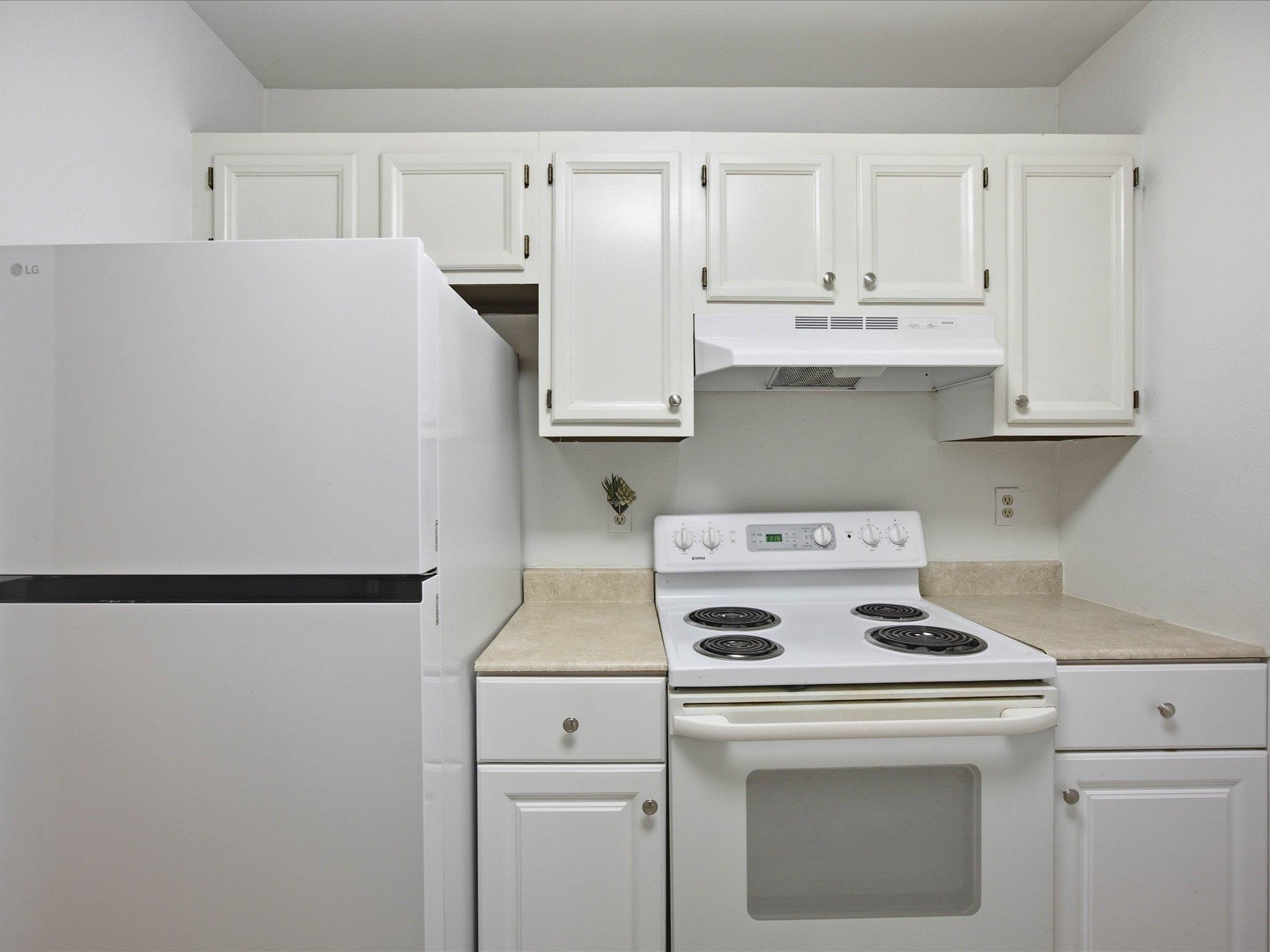 3233 Lakeside Drive Property Photo 3