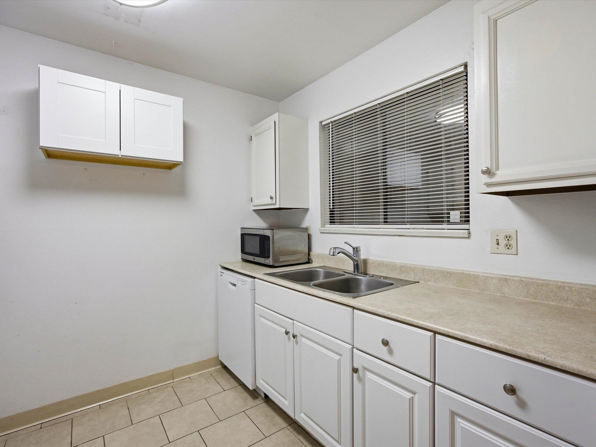 3233 Lakeside Drive Property Photo 4