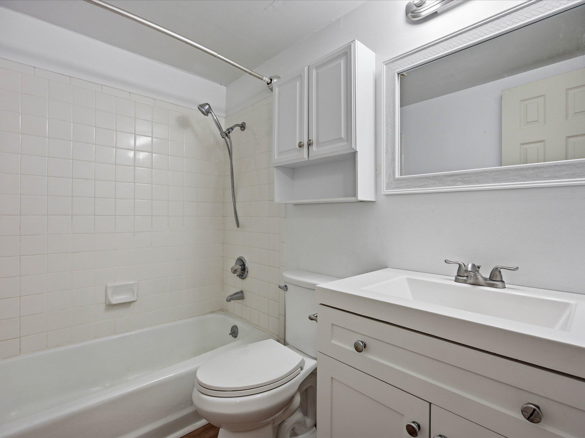 3233 Lakeside Drive Property Photo 9