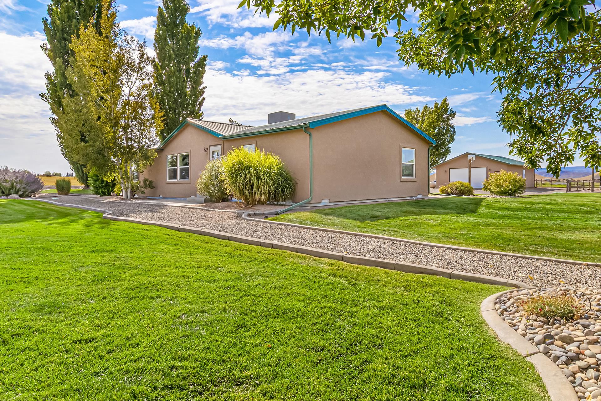 889 R Road Property Photo 4