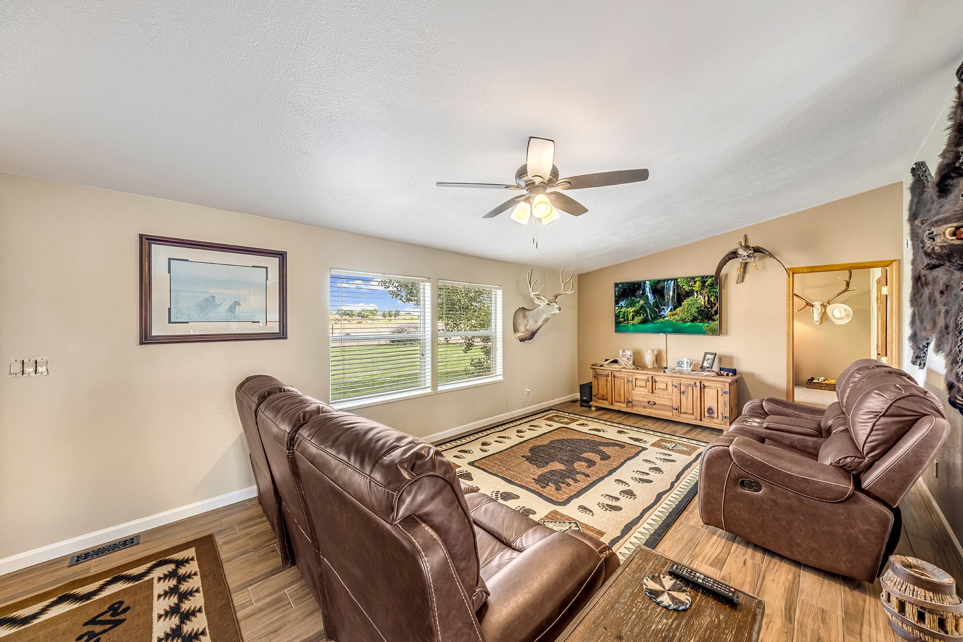 889 R Road Property Photo 7