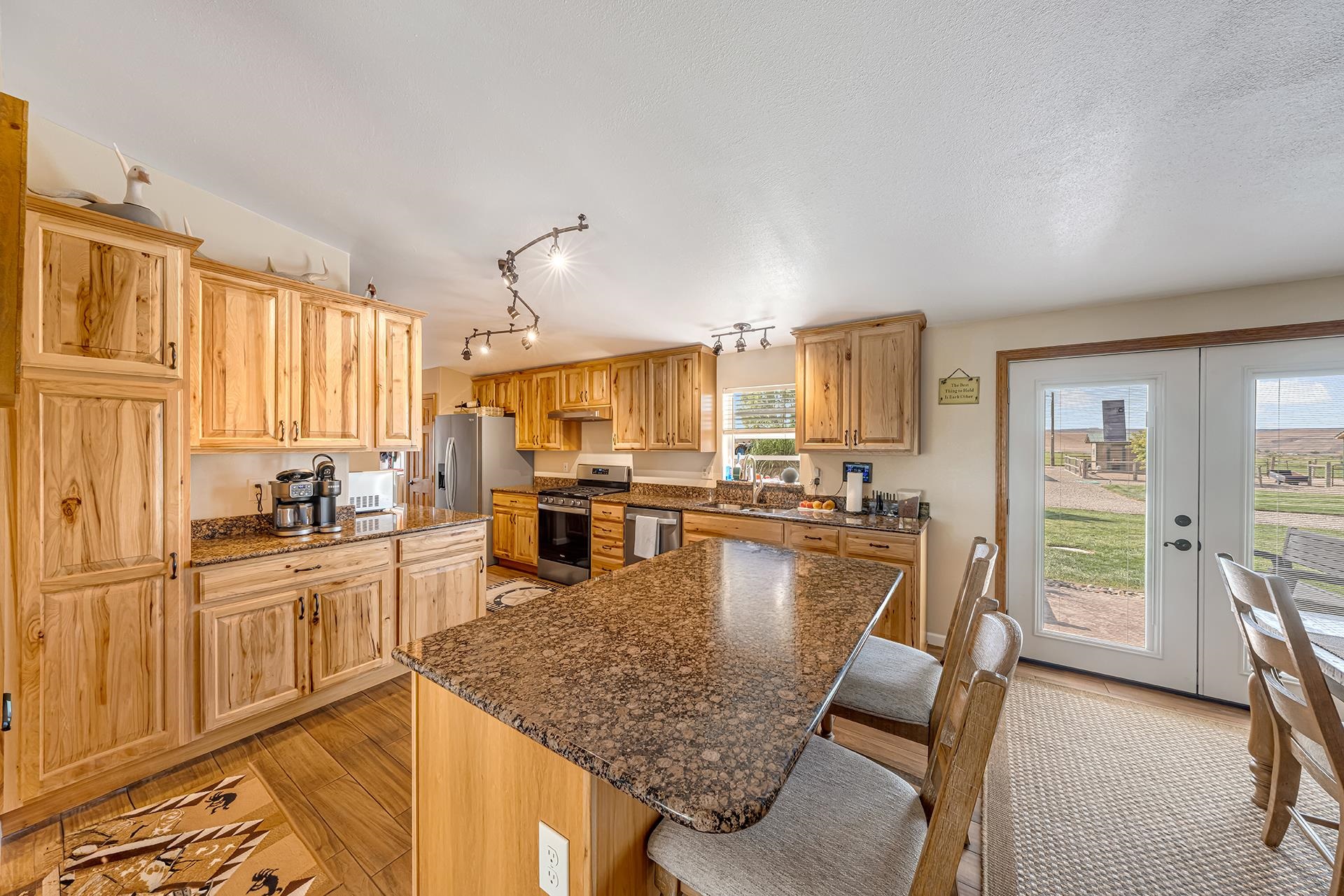 889 R Road Property Photo 10