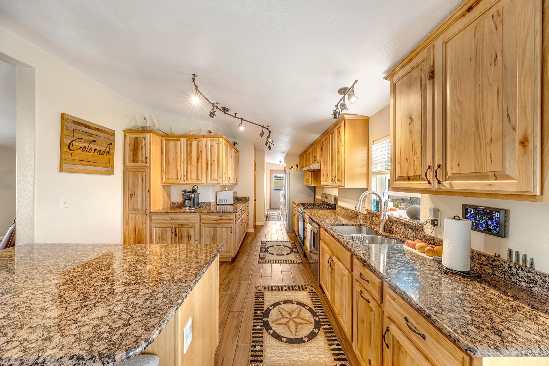 889 R Road Property Photo 11