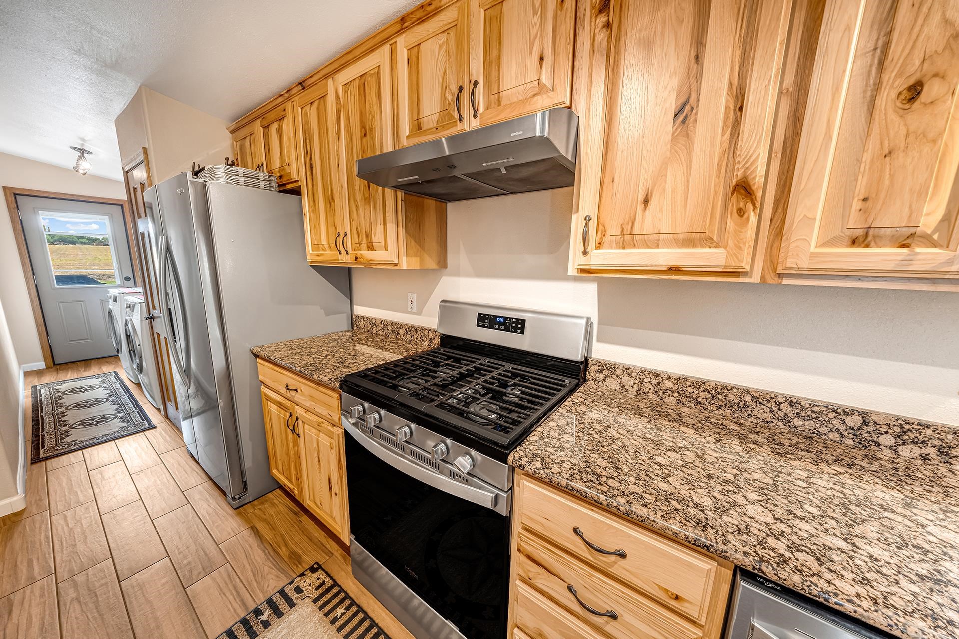 889 R Road Property Photo 15