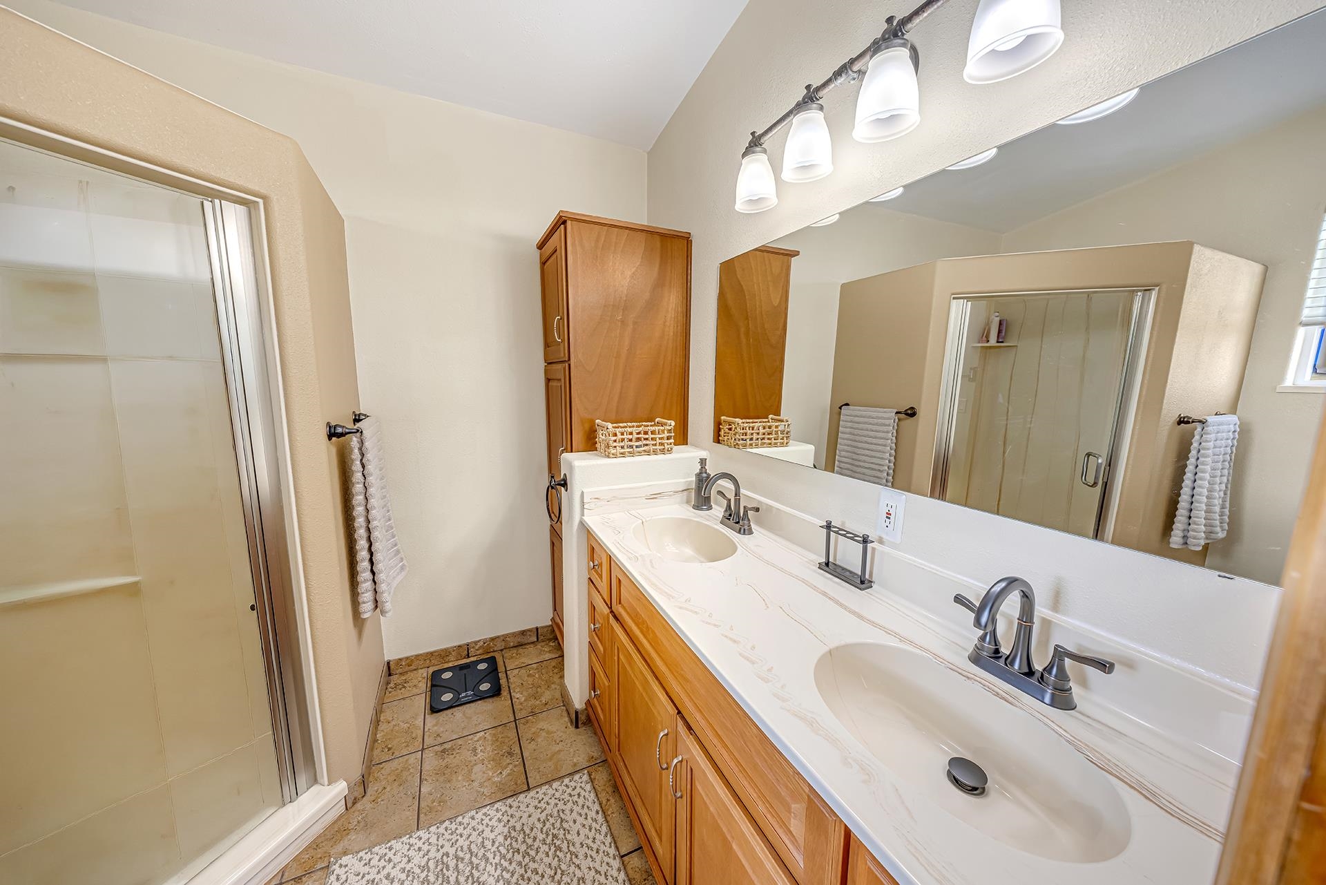 889 R Road Property Photo 21