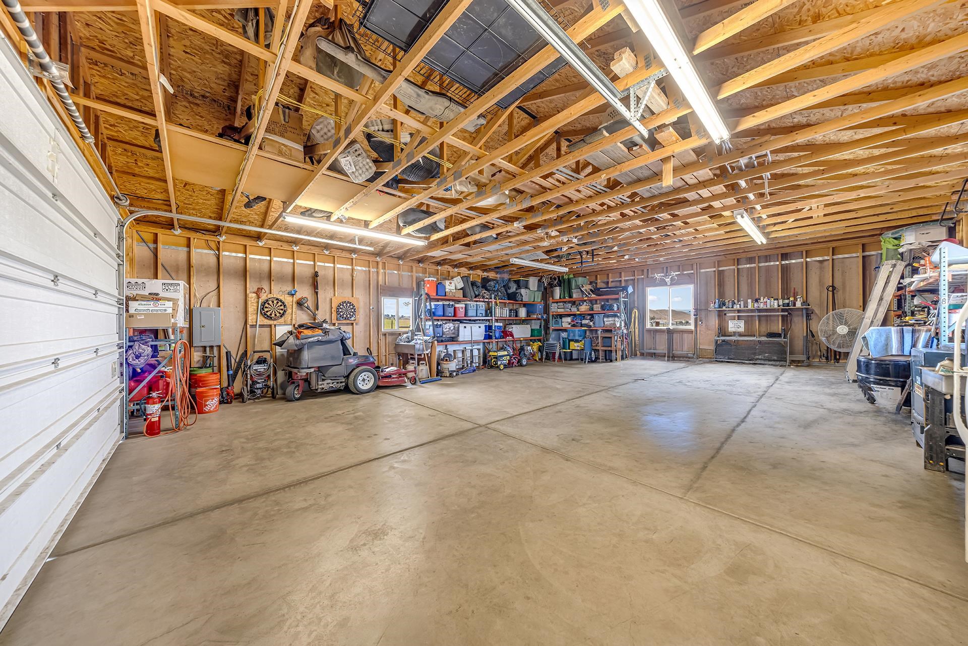 889 R Road Property Photo 34