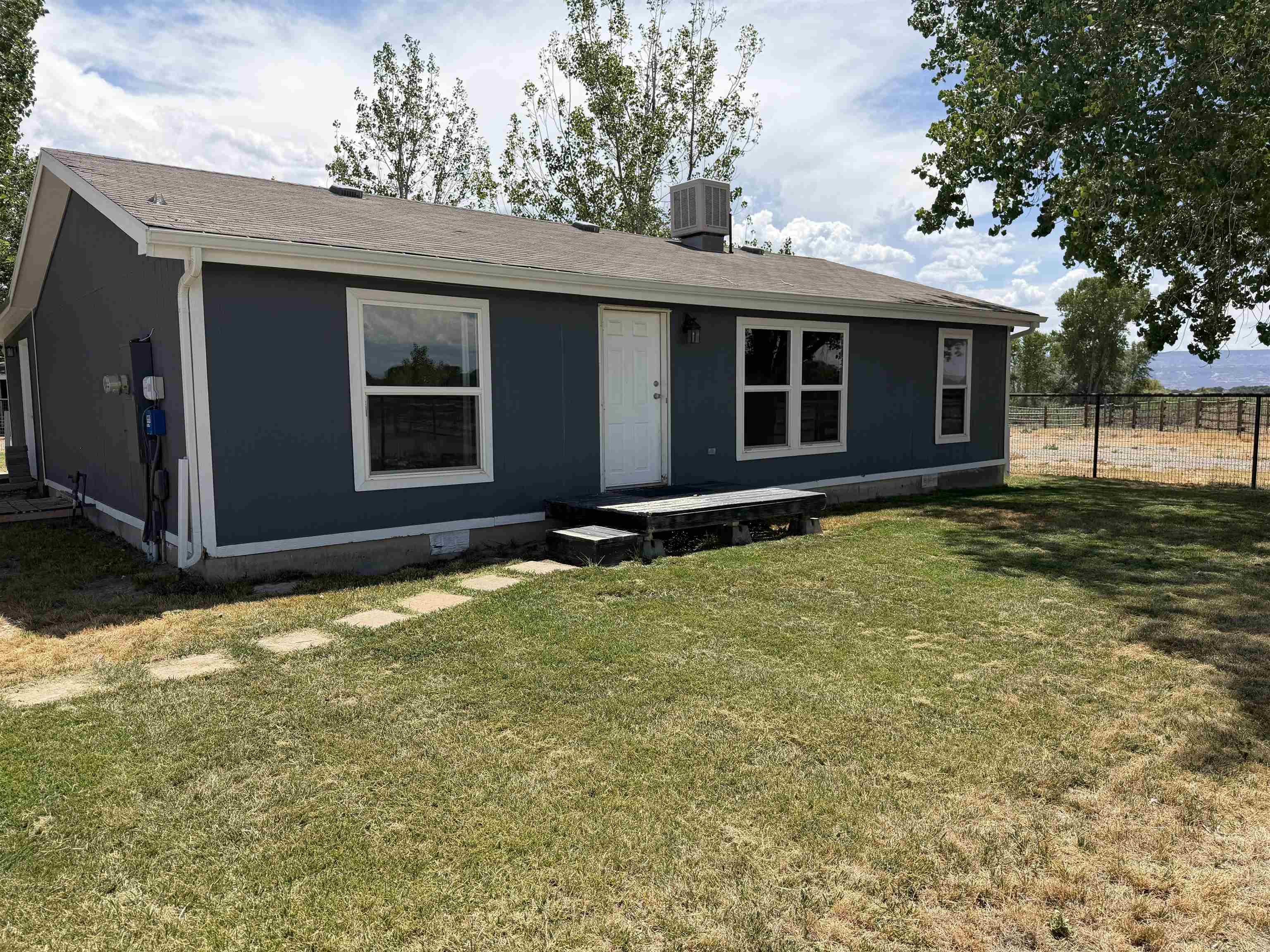 1668 18 Road Property Photo 1