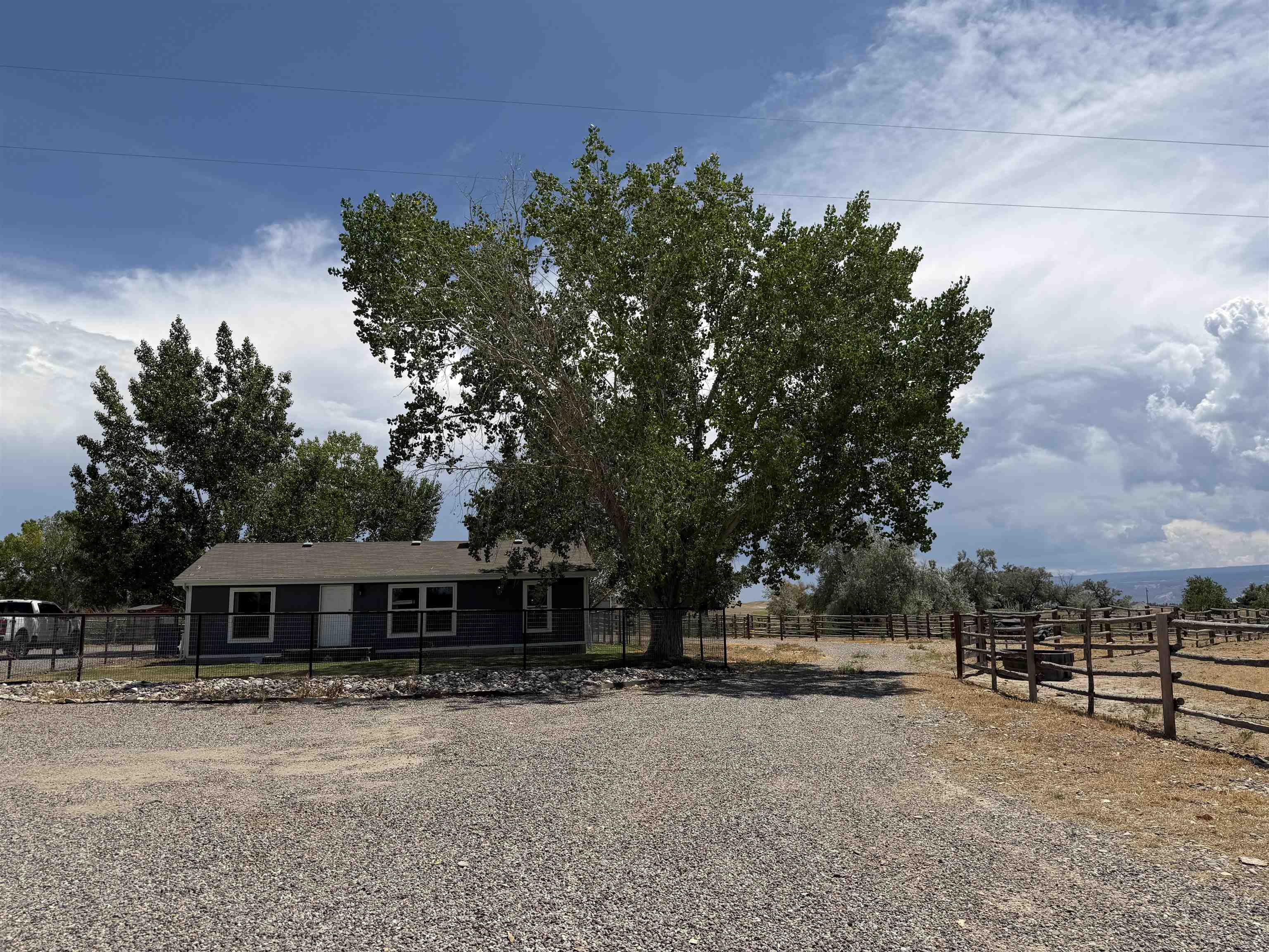 1668 18 Road Property Photo 3
