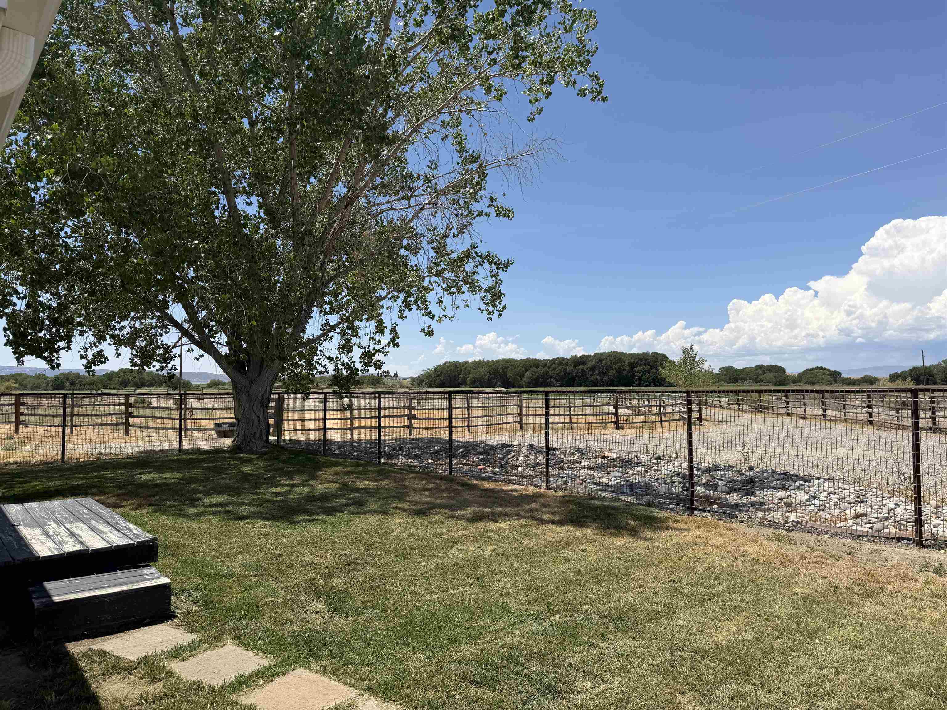 1668 18 Road Property Photo 4