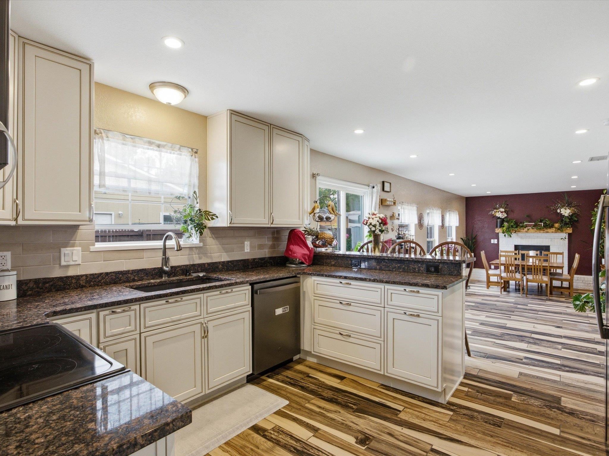 105 Sunset Drive Property Photo 14