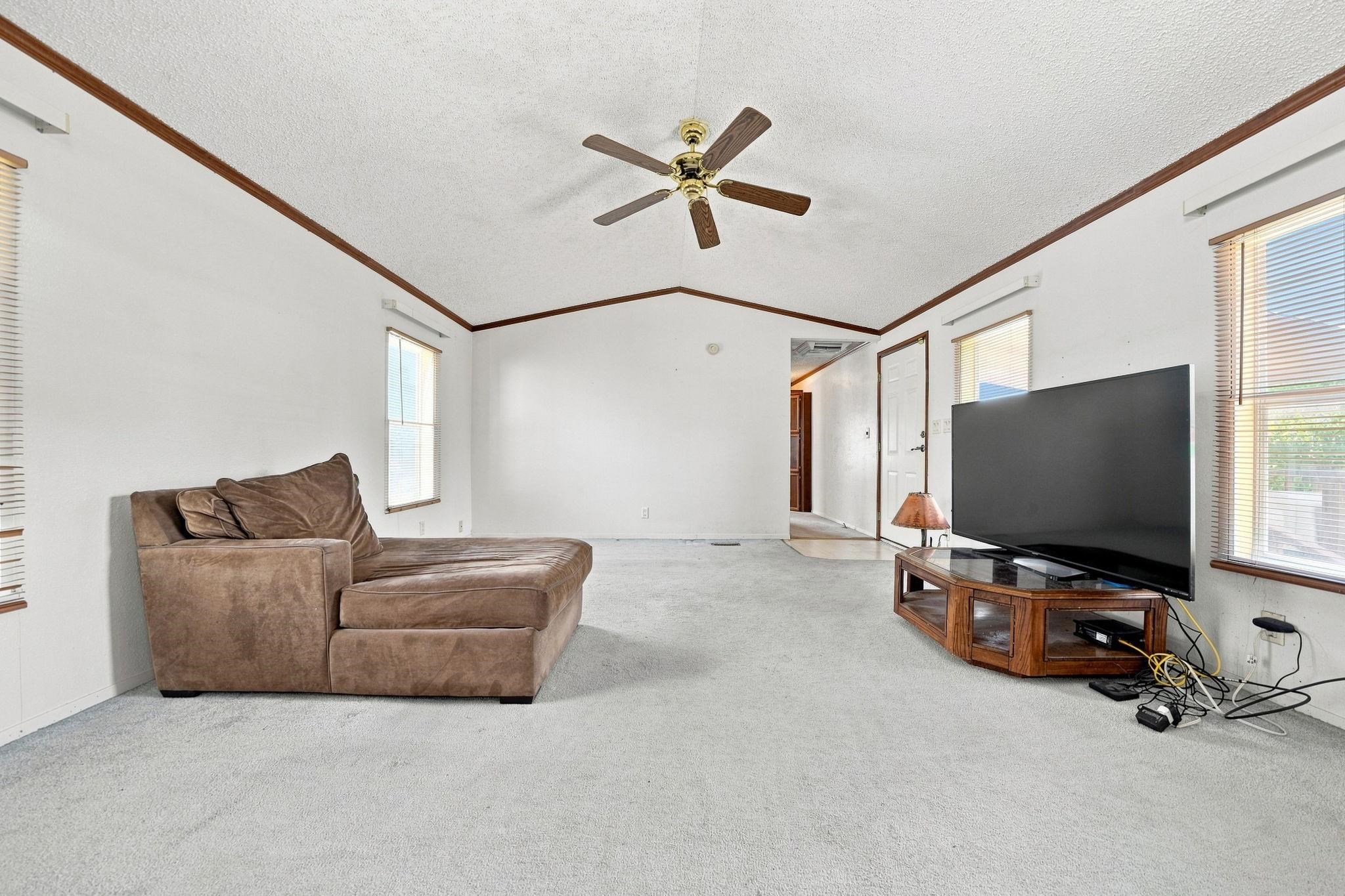 585 25 1/2 Road Property Photo 4