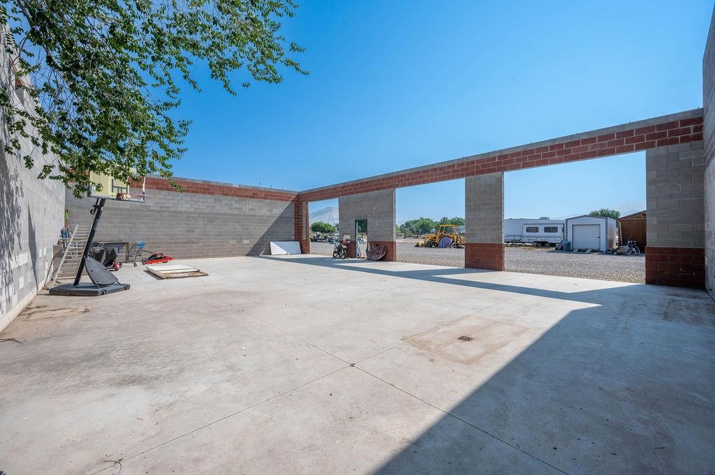 3214 E Road Property Photo 24
