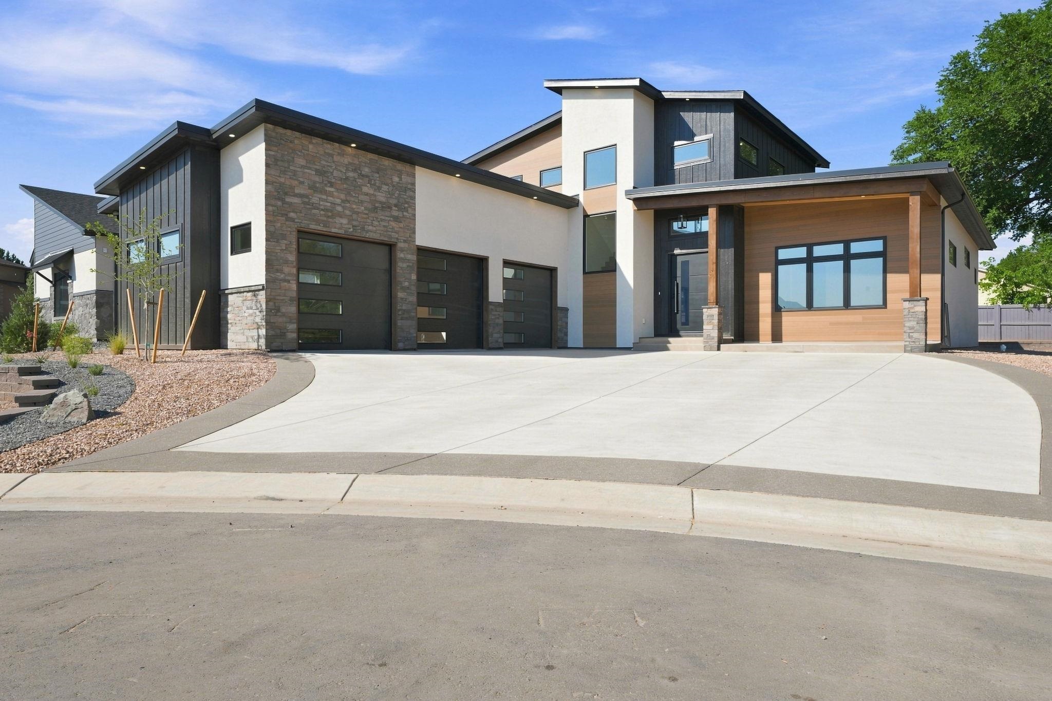 2043 Caleb Way Property Photo 1
