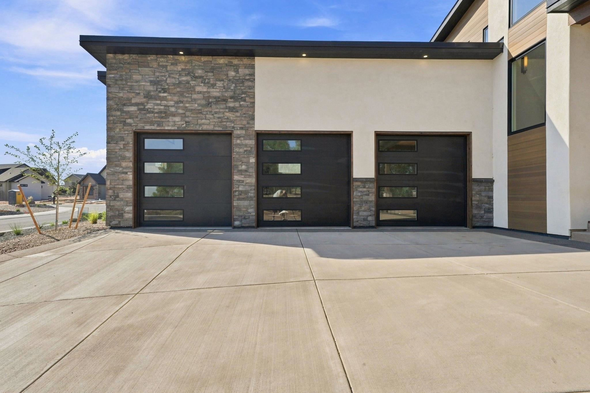 2043 Caleb Way Property Photo 3