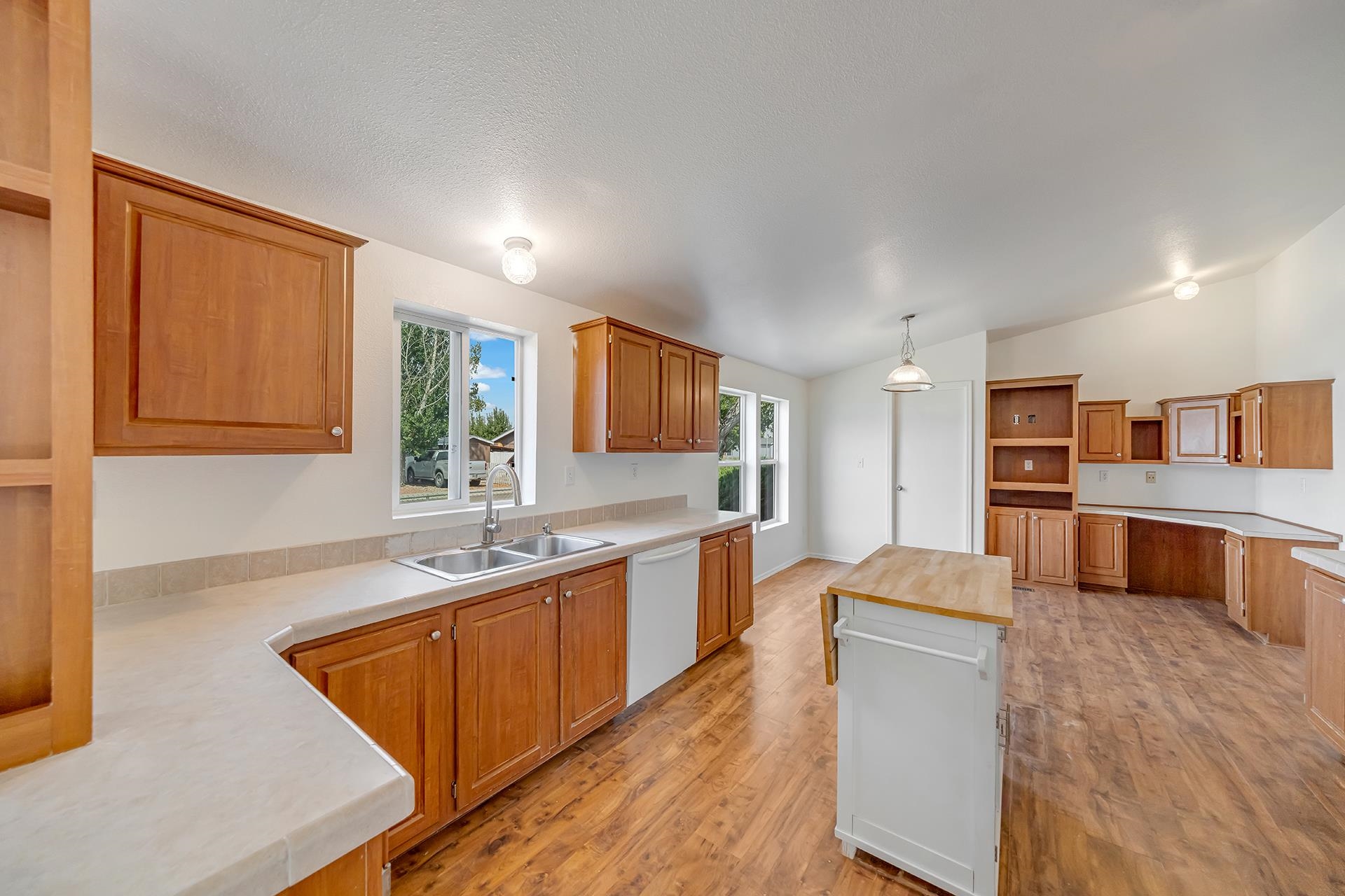 165 Honeysuckle Circle Property Photo 8
