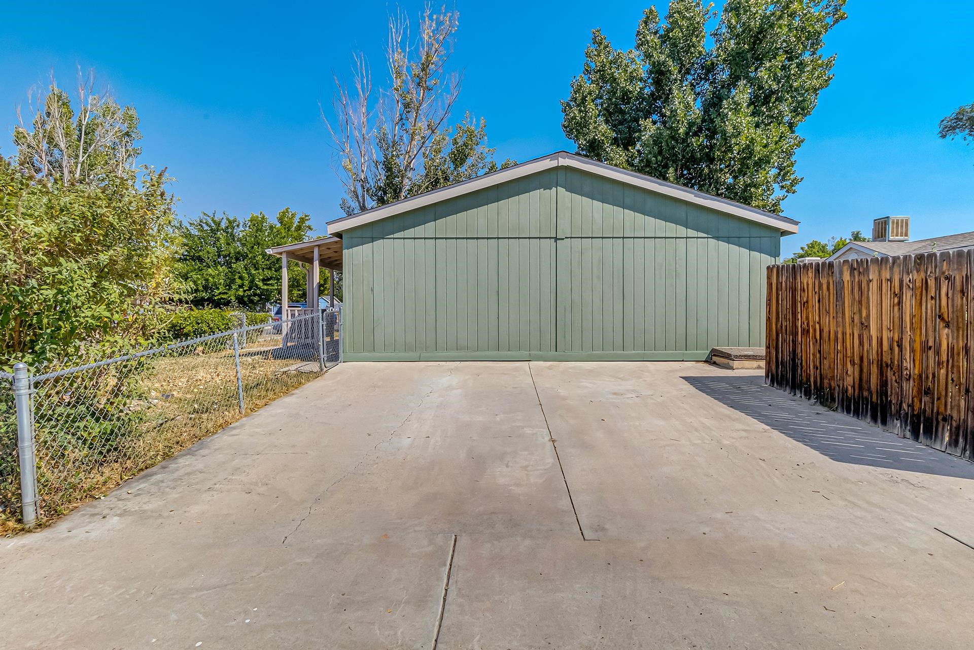 165 Honeysuckle Circle Property Photo 23