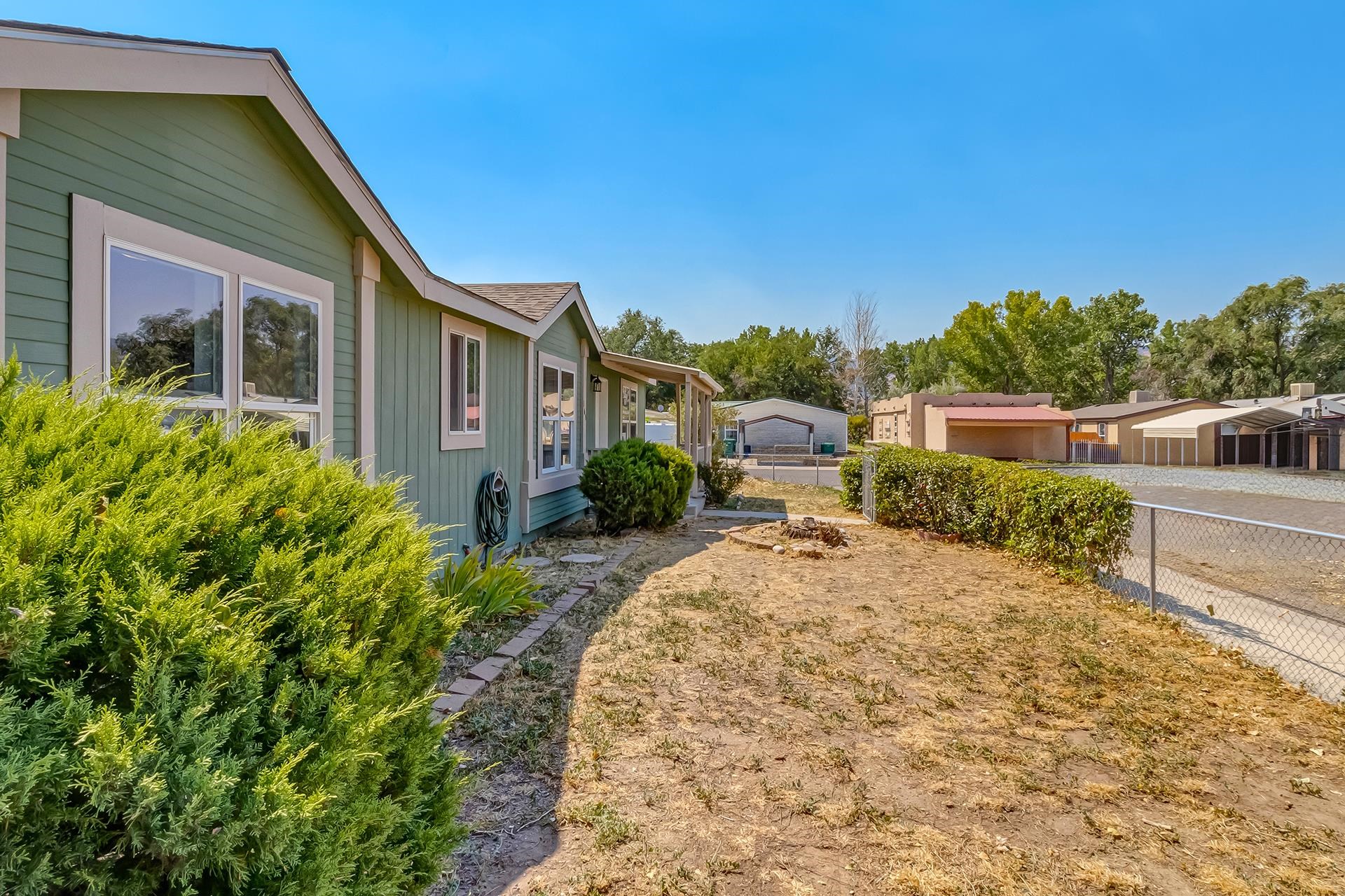 165 Honeysuckle Circle Property Photo 24