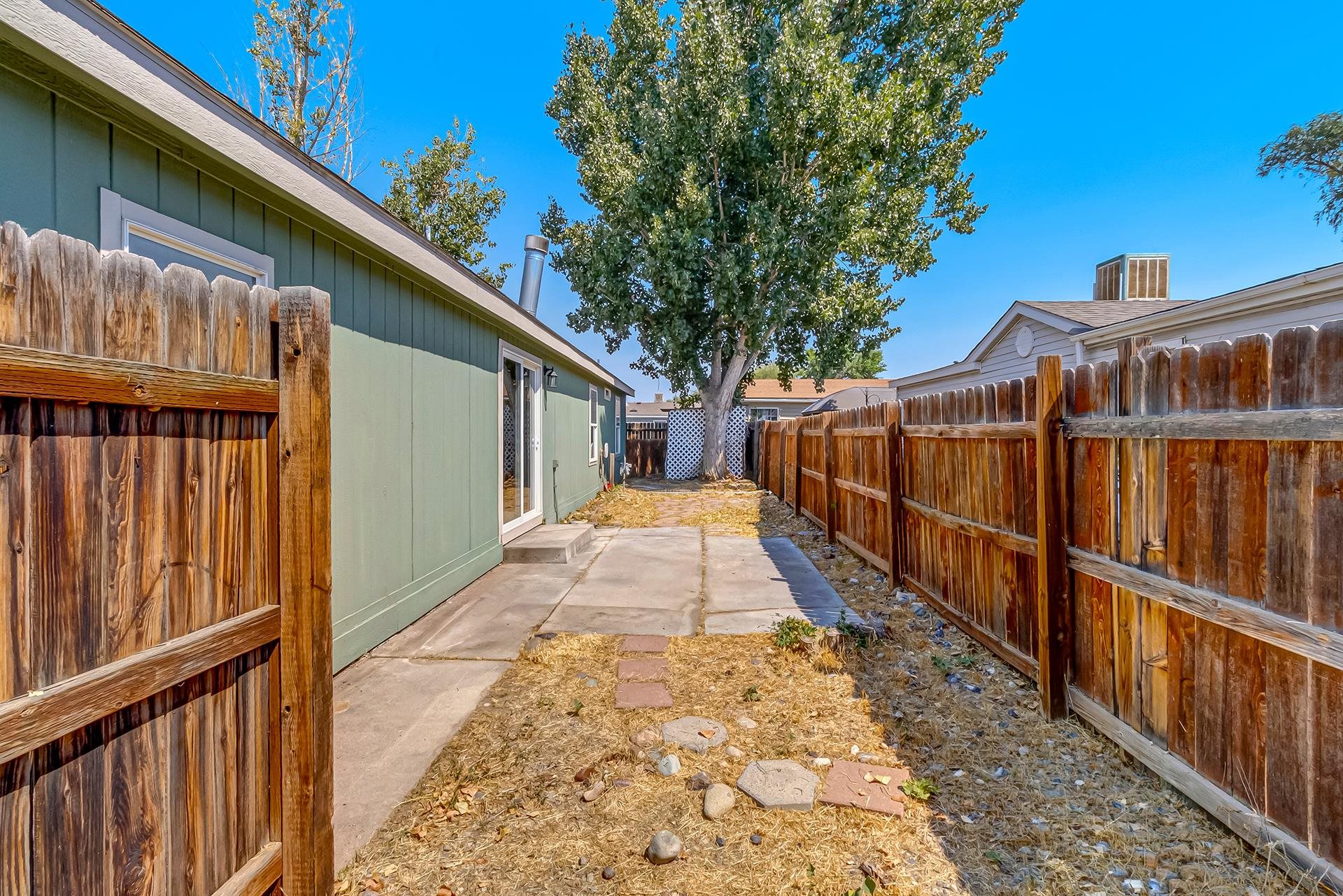 165 Honeysuckle Circle Property Photo 28