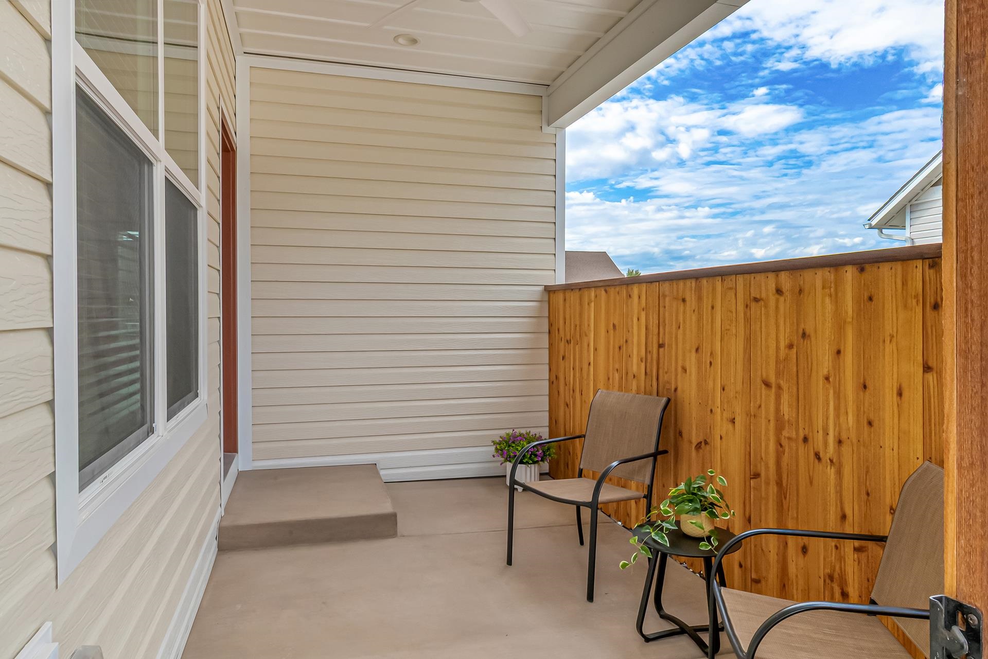 1233 Periwinkle Court Property Photo 6