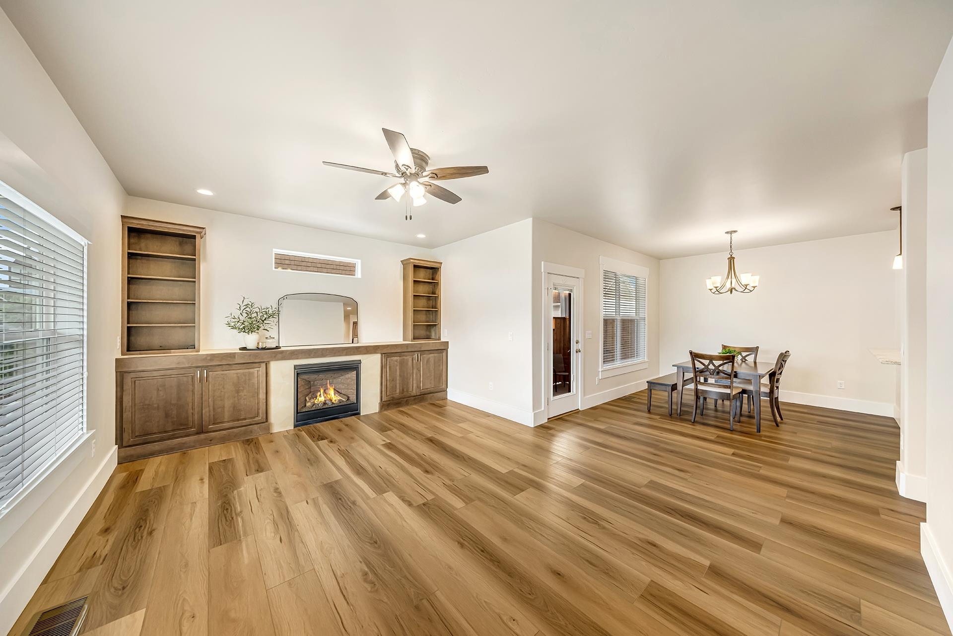 1233 Periwinkle Court Property Photo 8