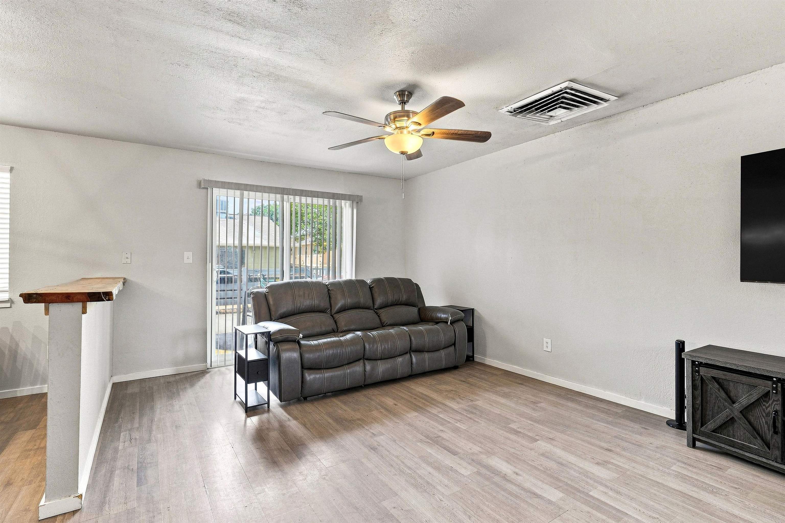 537 Garland Court Property Photo 8